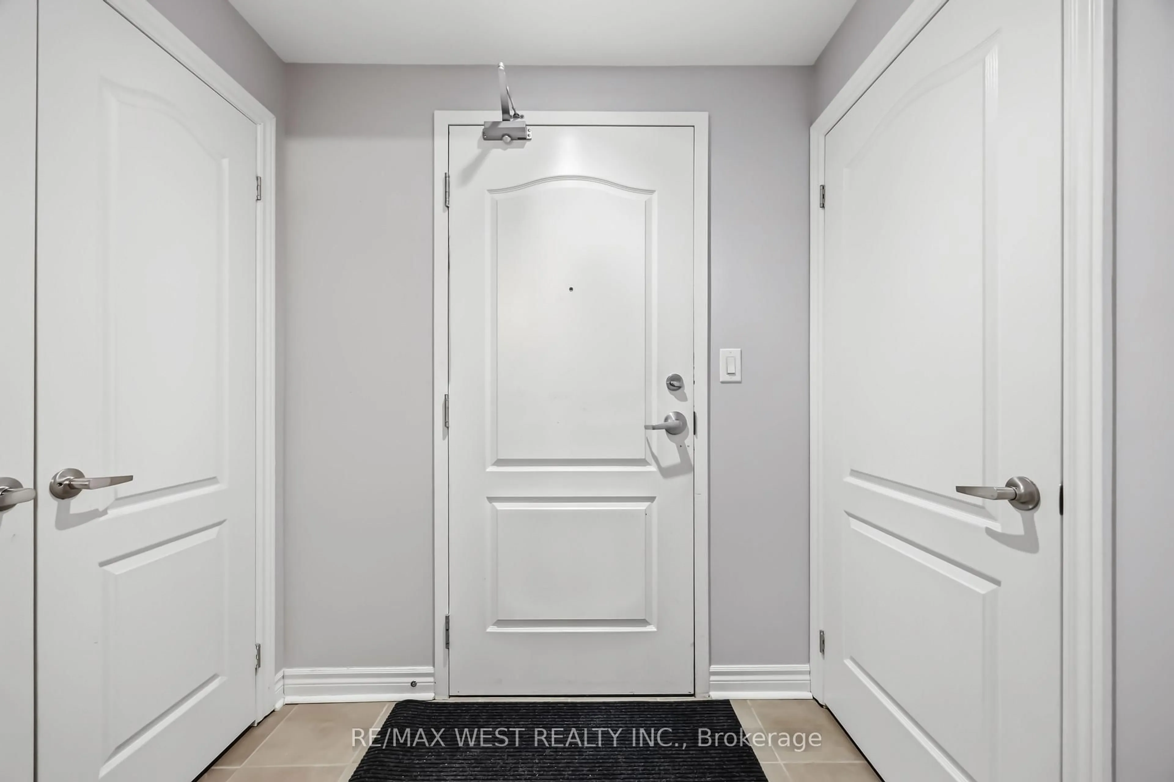 Indoor entryway for 3905 Major MacKenzie Dr #32, Vaughan Ontario L4H 4J9