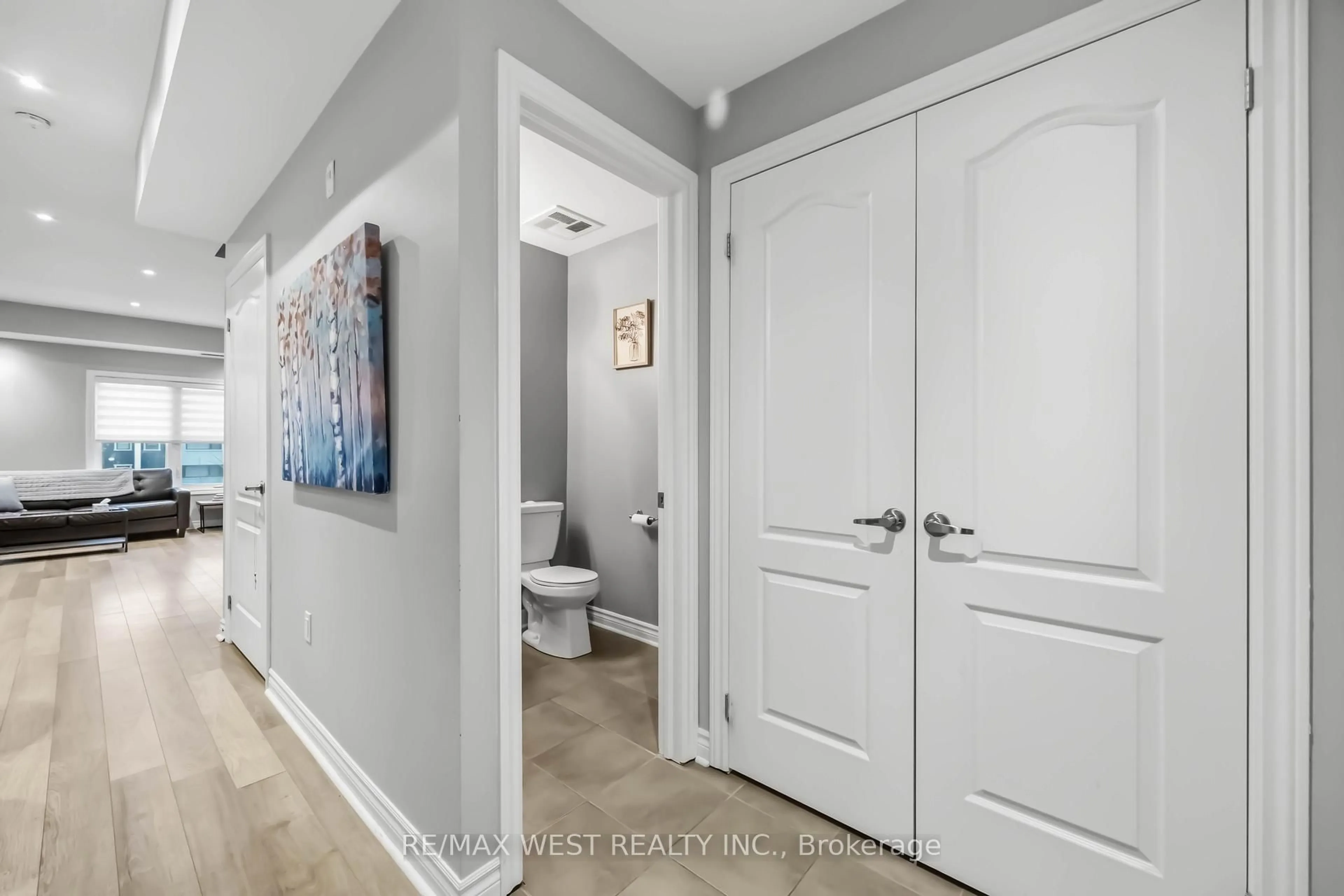 Indoor entryway for 3905 Major MacKenzie Dr #32, Vaughan Ontario L4H 4J9