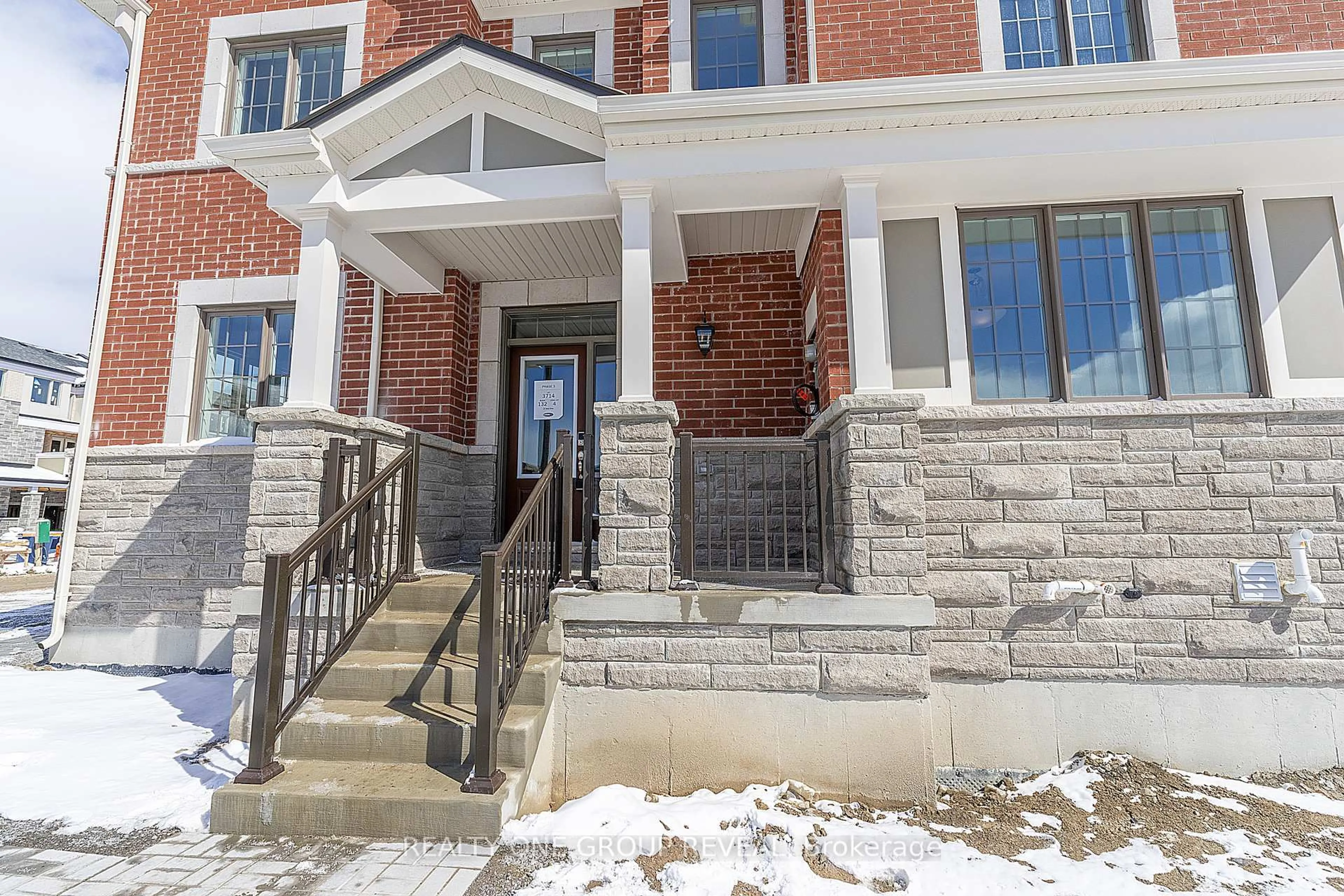 Home with brick exterior material, street for 27 Moss Dr, Markham Ontario L6C 1N3