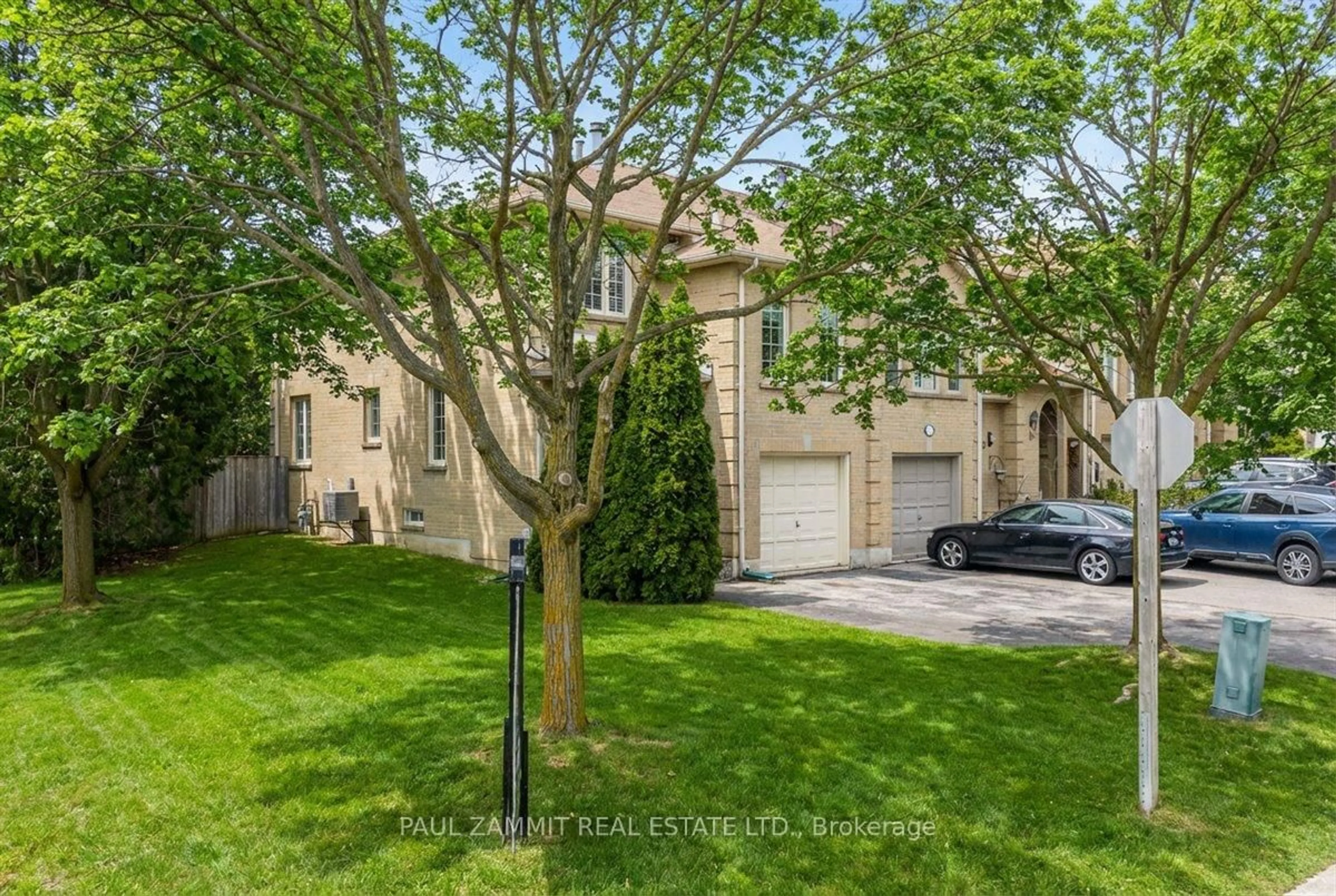A pic from outside/outdoor area/front of a property/back of a property/a pic from drone, street for 1 Wetherby Circ, Markham Ontario L3T 7R8