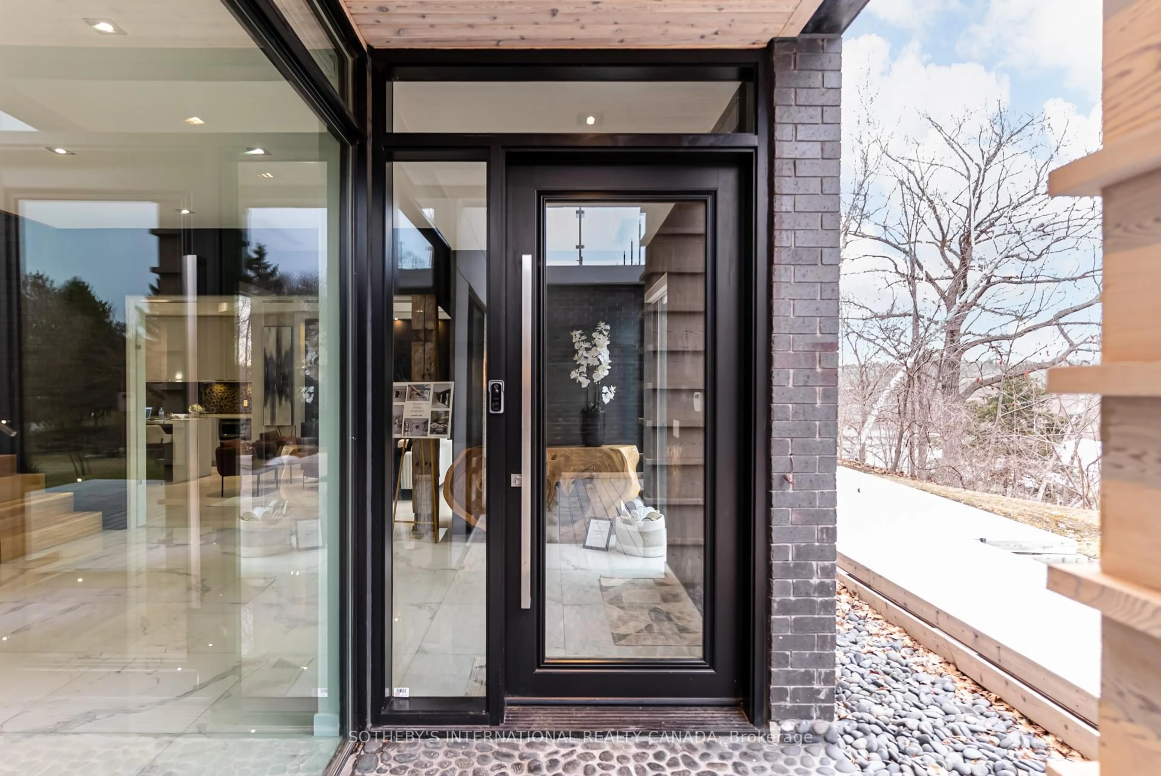 Indoor entryway for 4599 Langstaff Rd, Vaughan Ontario L4L 2B2
