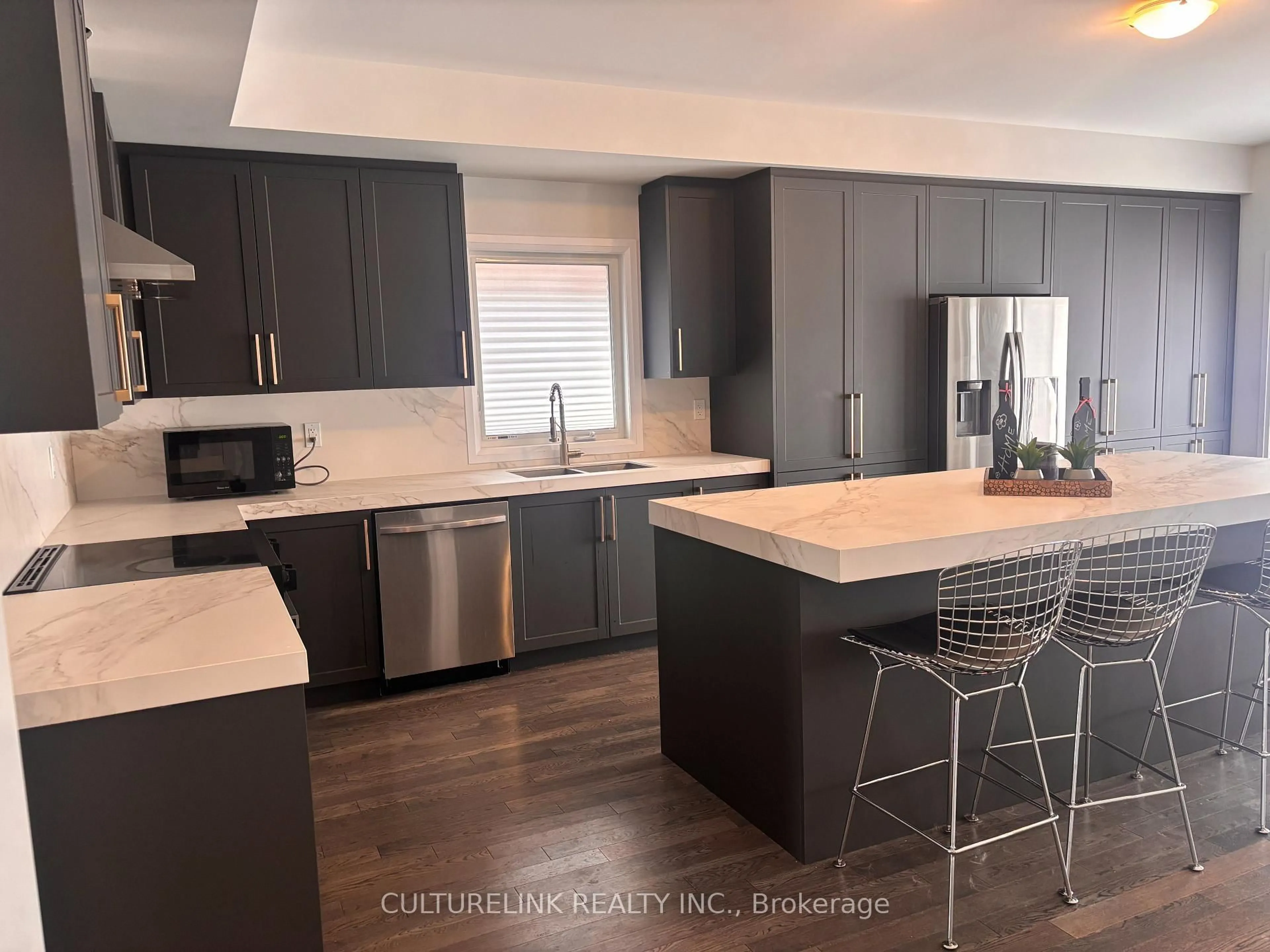 Open concept kitchen, unknown for 1426 Stovell Cres, Innisfil Ontario L0L 1W0
