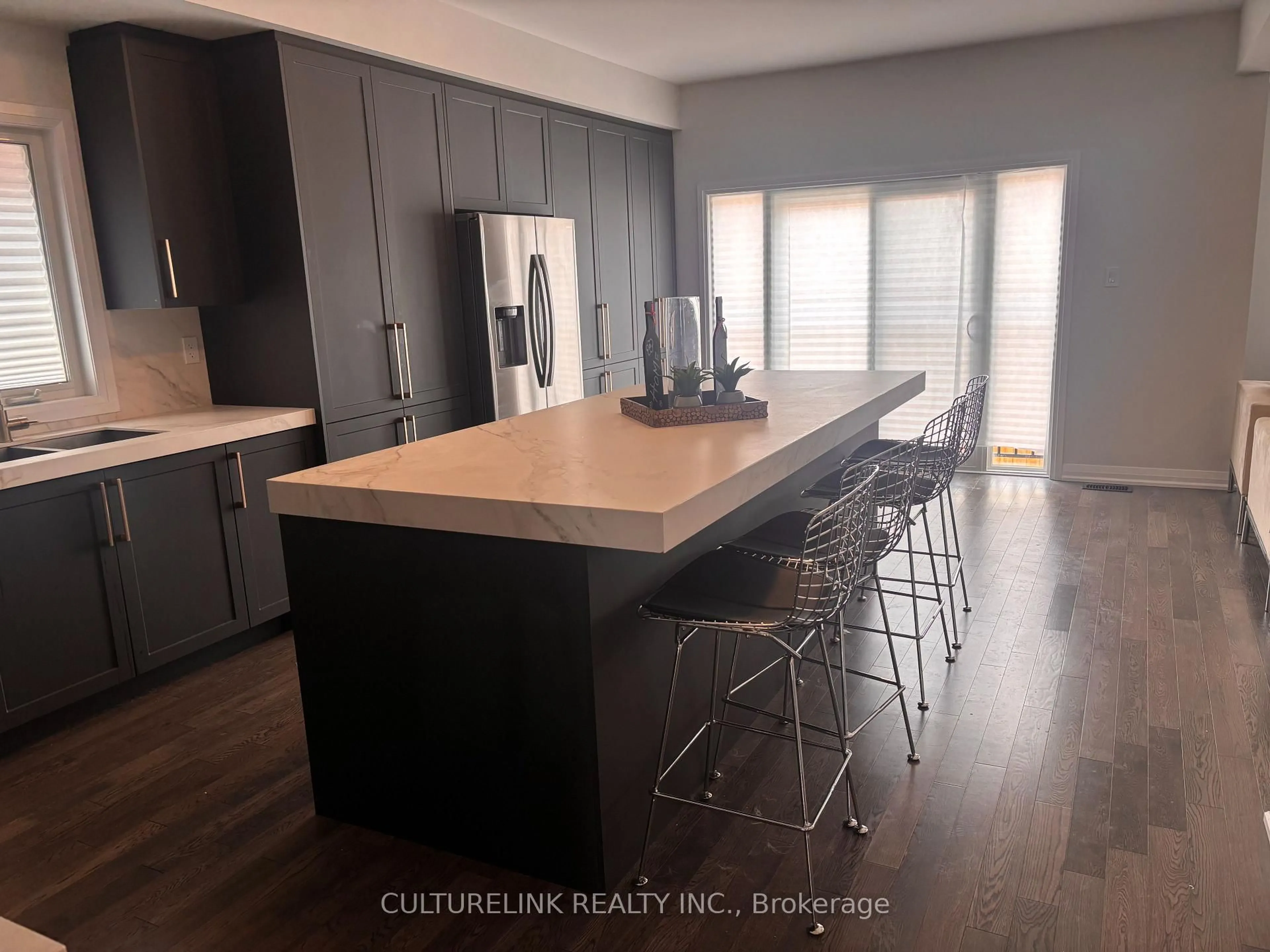 Open concept kitchen, wood/laminate floor for 1426 Stovell Cres, Innisfil Ontario L0L 1W0