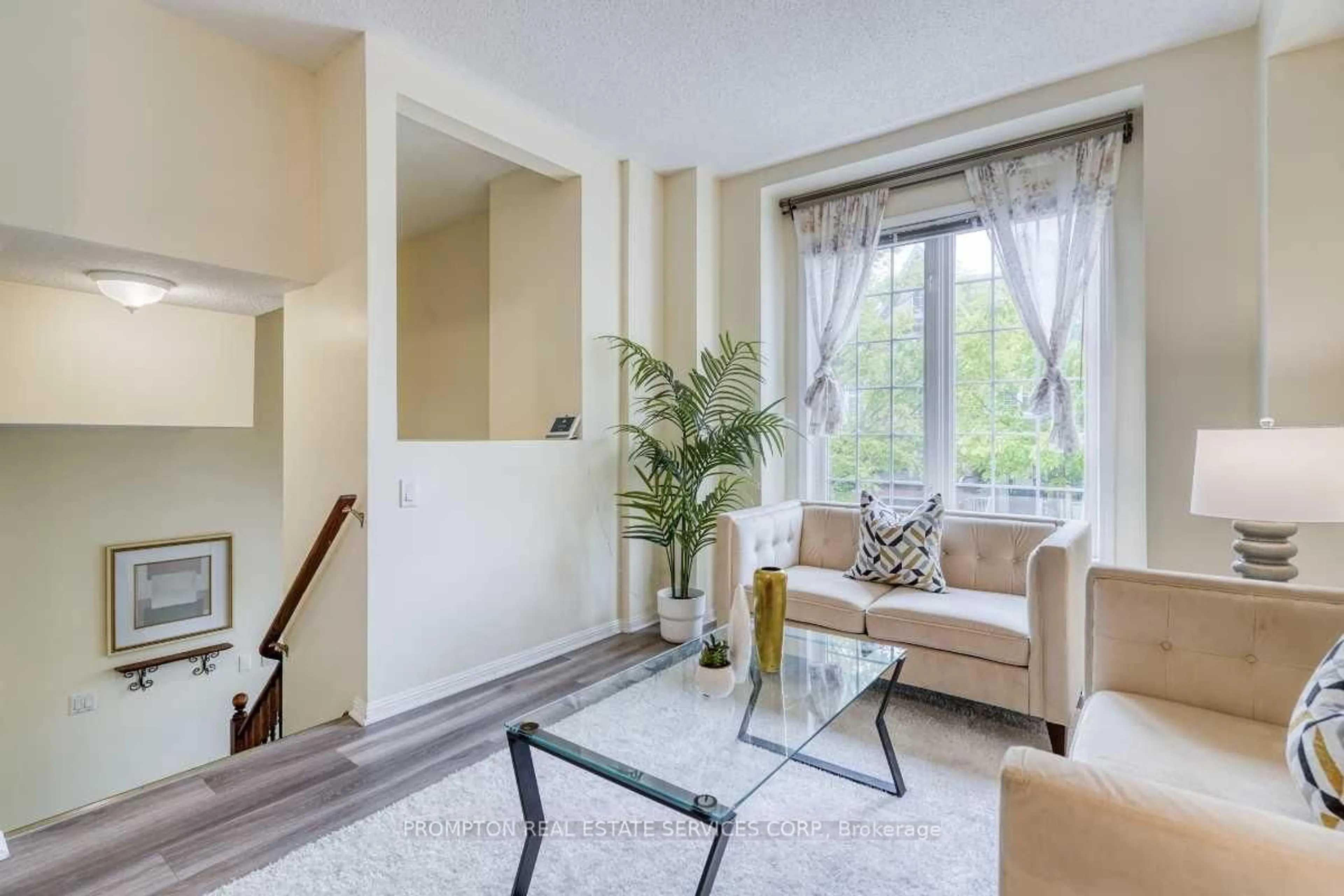 Living room with furniture, unknown for 100 Elgin Mills Rd #51, Richmond Hill Ontario L4C 0R8