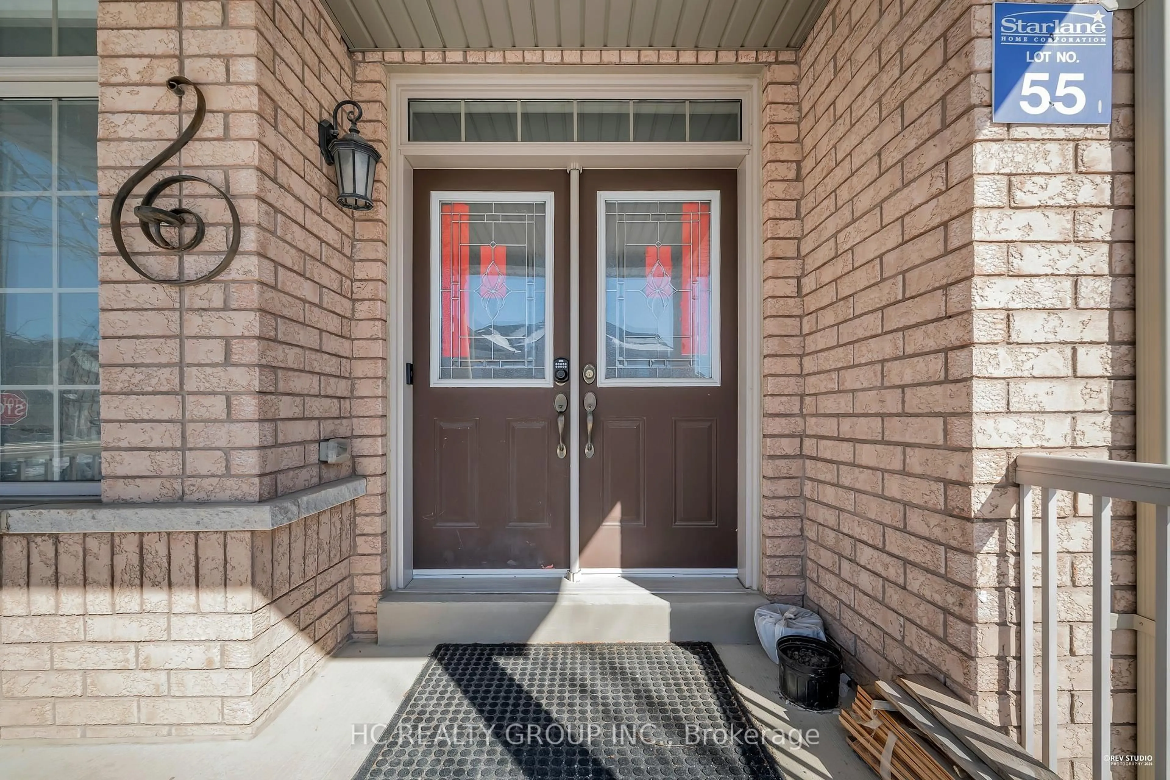Indoor entryway for 1241 Art Westlake Ave, Newmarket Ontario L3X 0C8