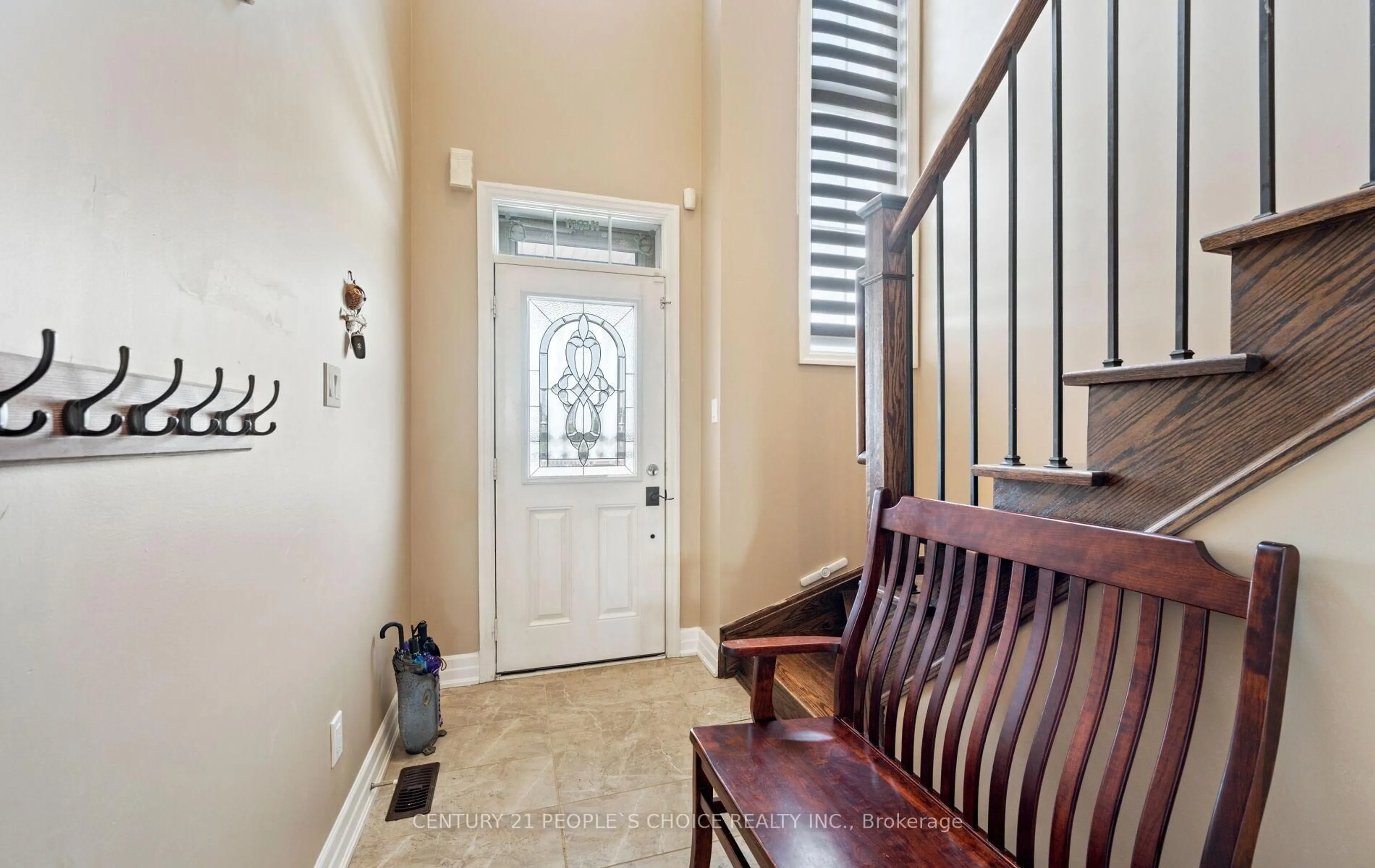 Indoor entryway for 17 Wagner Cres, Essa Ontario L3W 0P4
