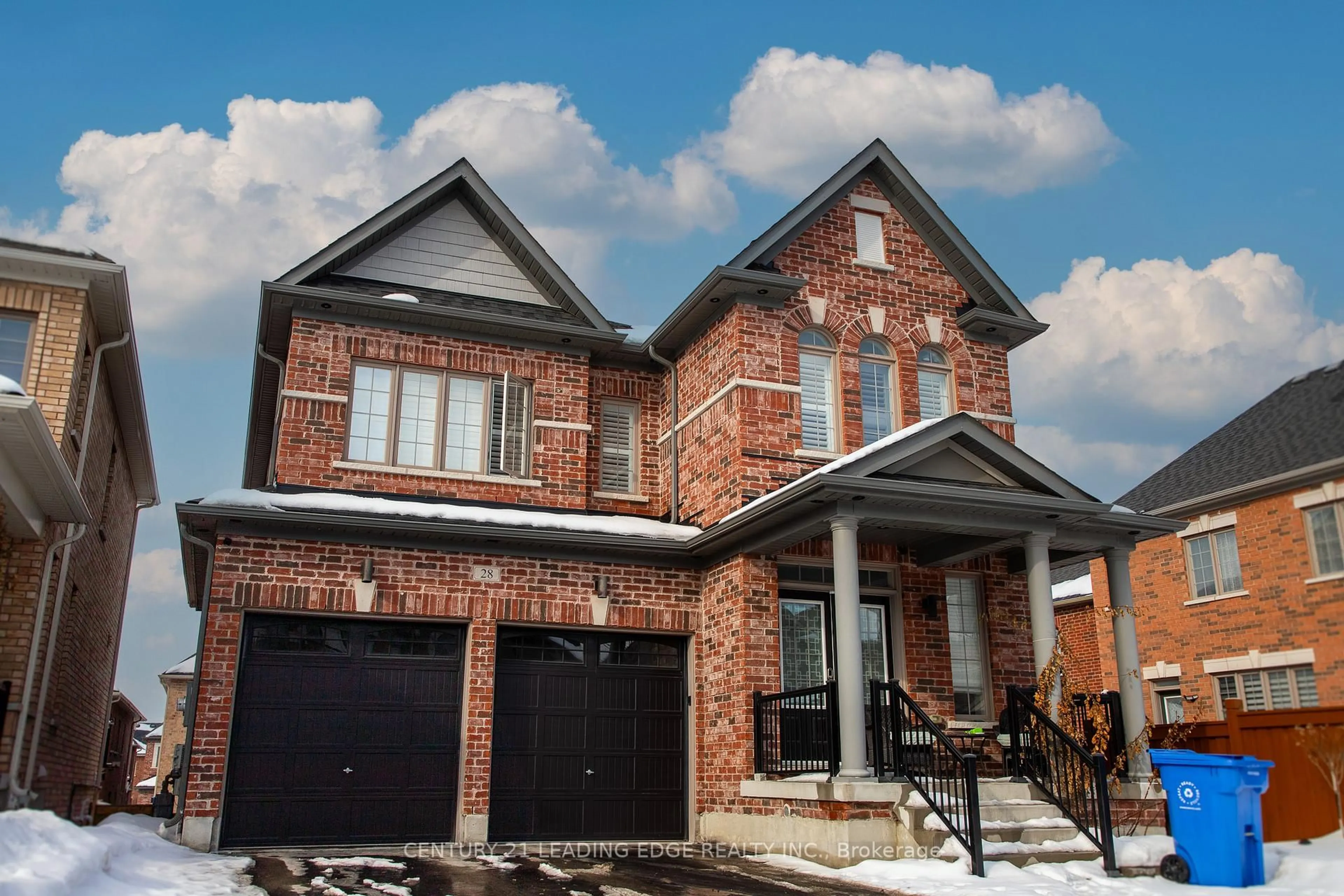 Home with brick exterior material, street for 28 Prosperity Way, East Gwillimbury Ontario L9N 0V1