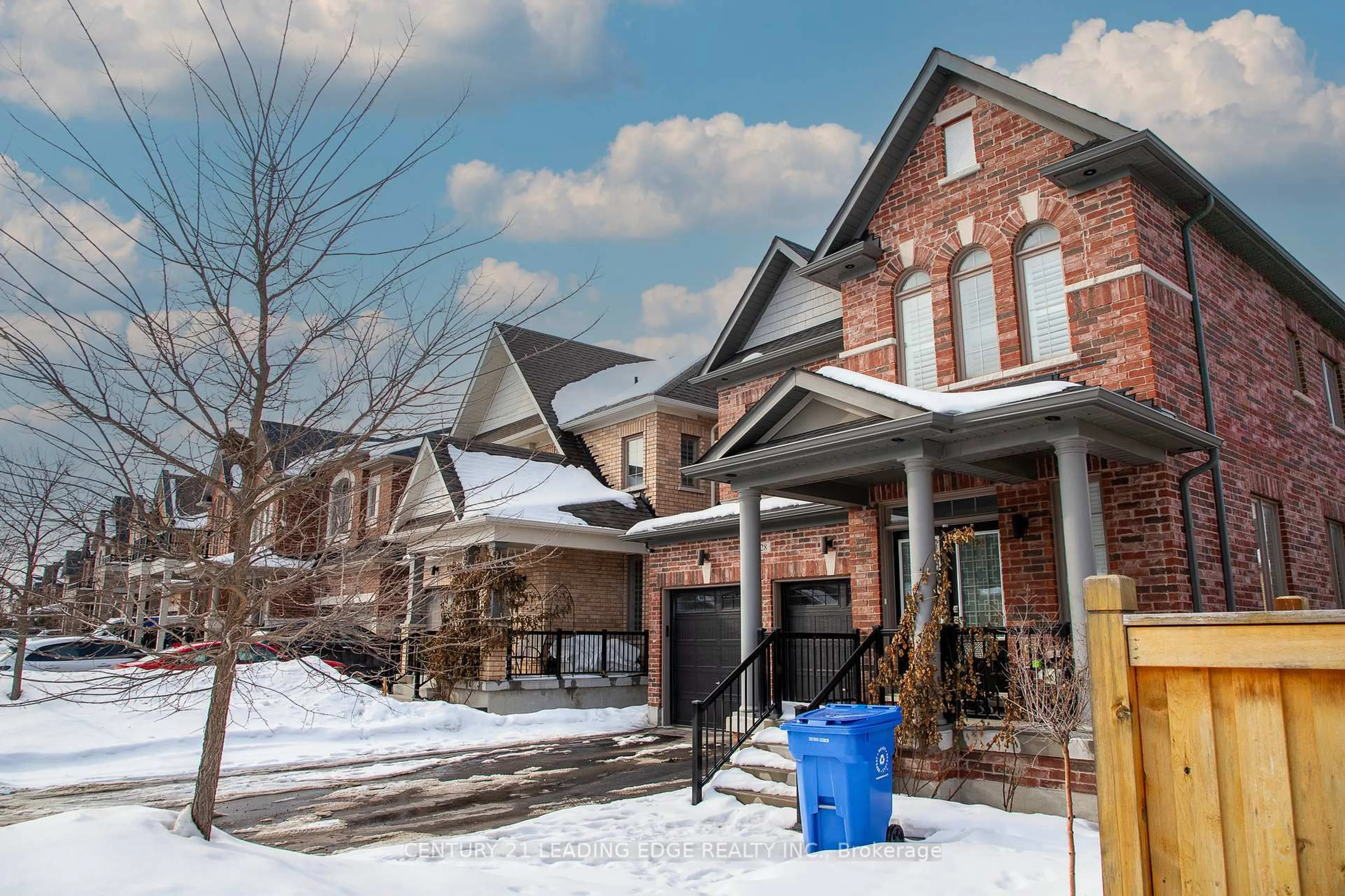 Home with brick exterior material, street for 28 Prosperity Way, East Gwillimbury Ontario L9N 0V1