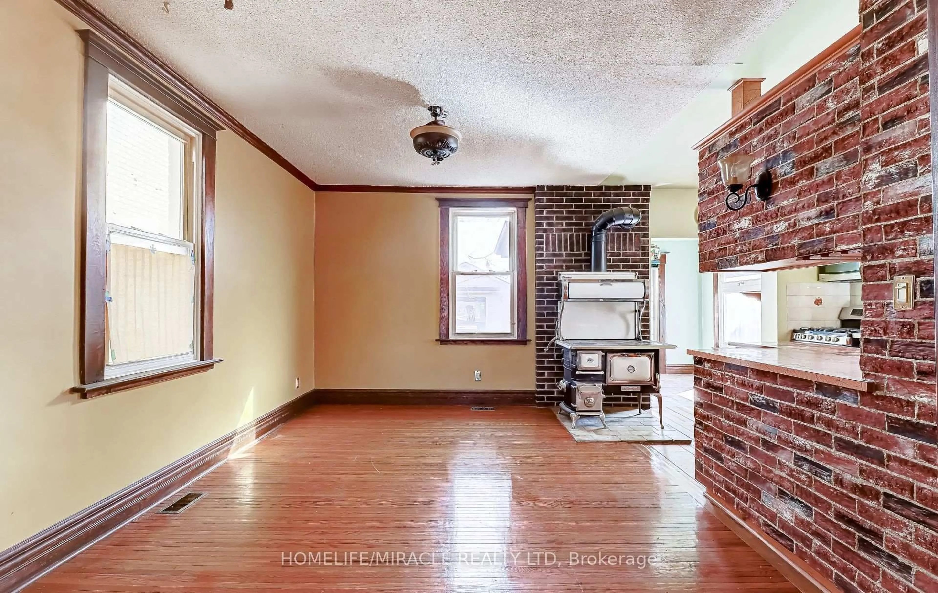 Unknown for 8243 Kipling Ave, Vaughan Ontario L4L 2A5