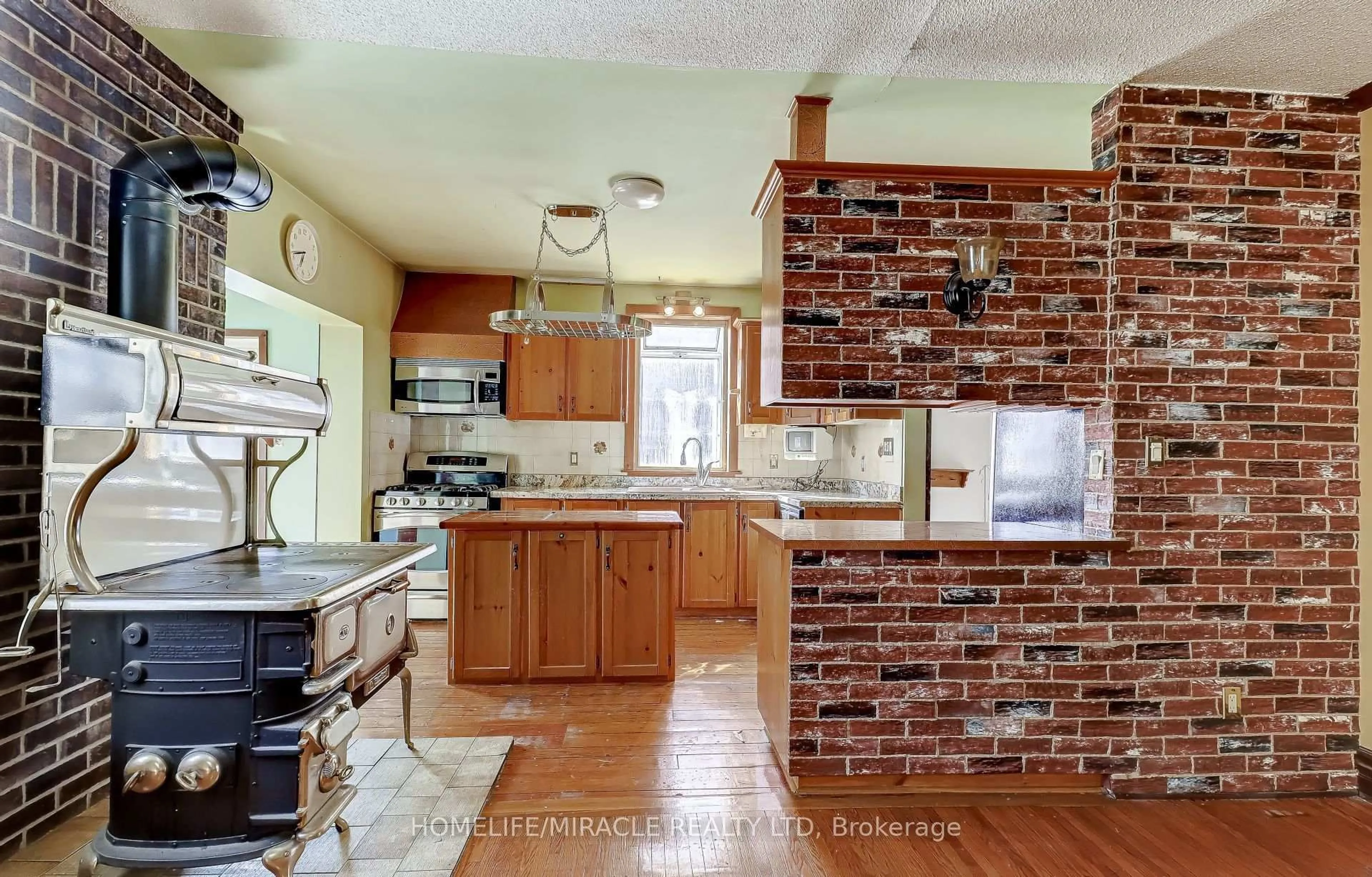 Open concept kitchen, ceramic/tile floor for 8243 Kipling Ave, Vaughan Ontario L4L 2A5