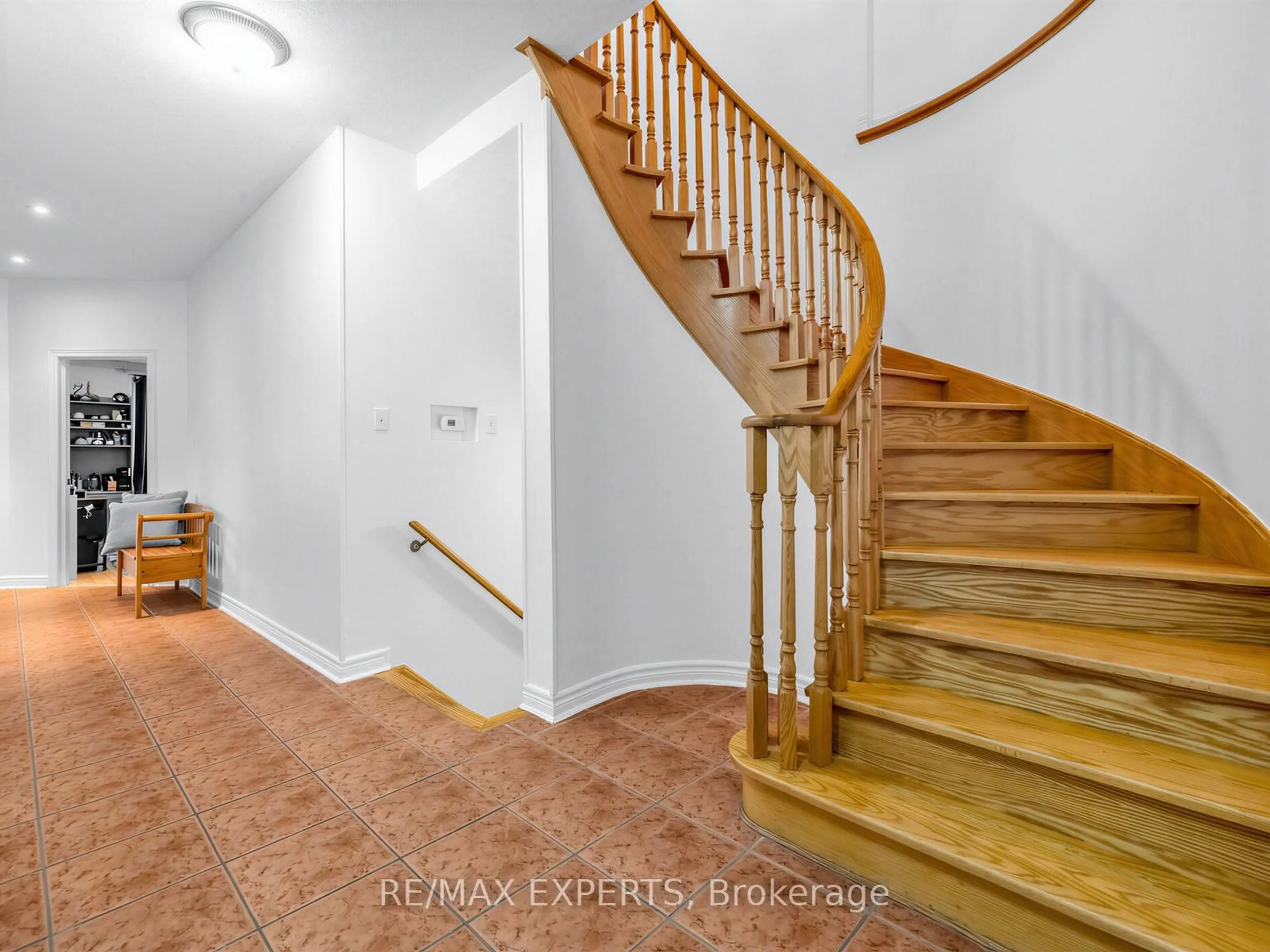 Indoor entryway for 67 Tremblay Ave, Vaughan Ontario L4H 2X1