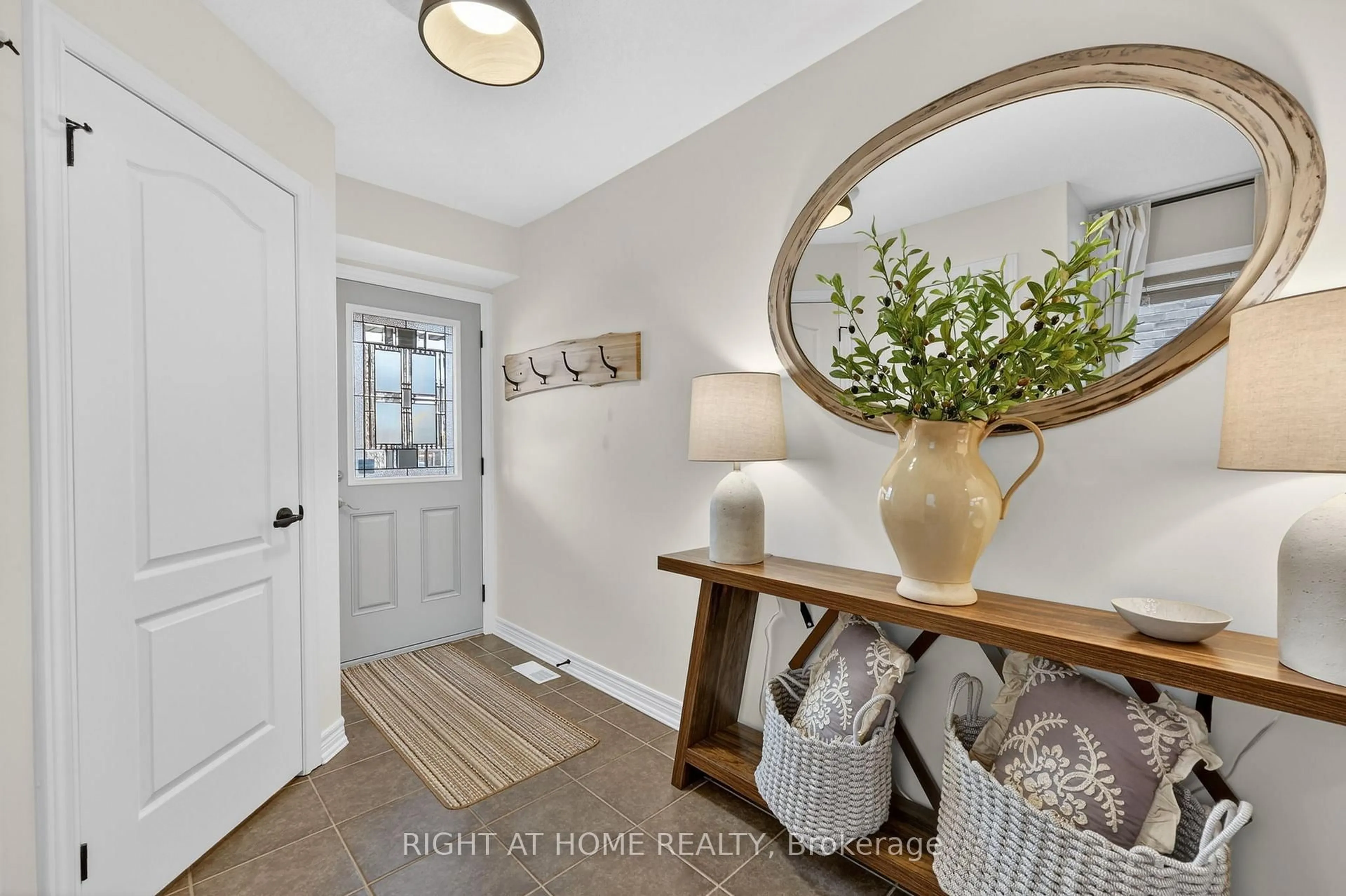 Indoor entryway for 43 Burt Ave, New Tecumseth Ontario L9R 0G8