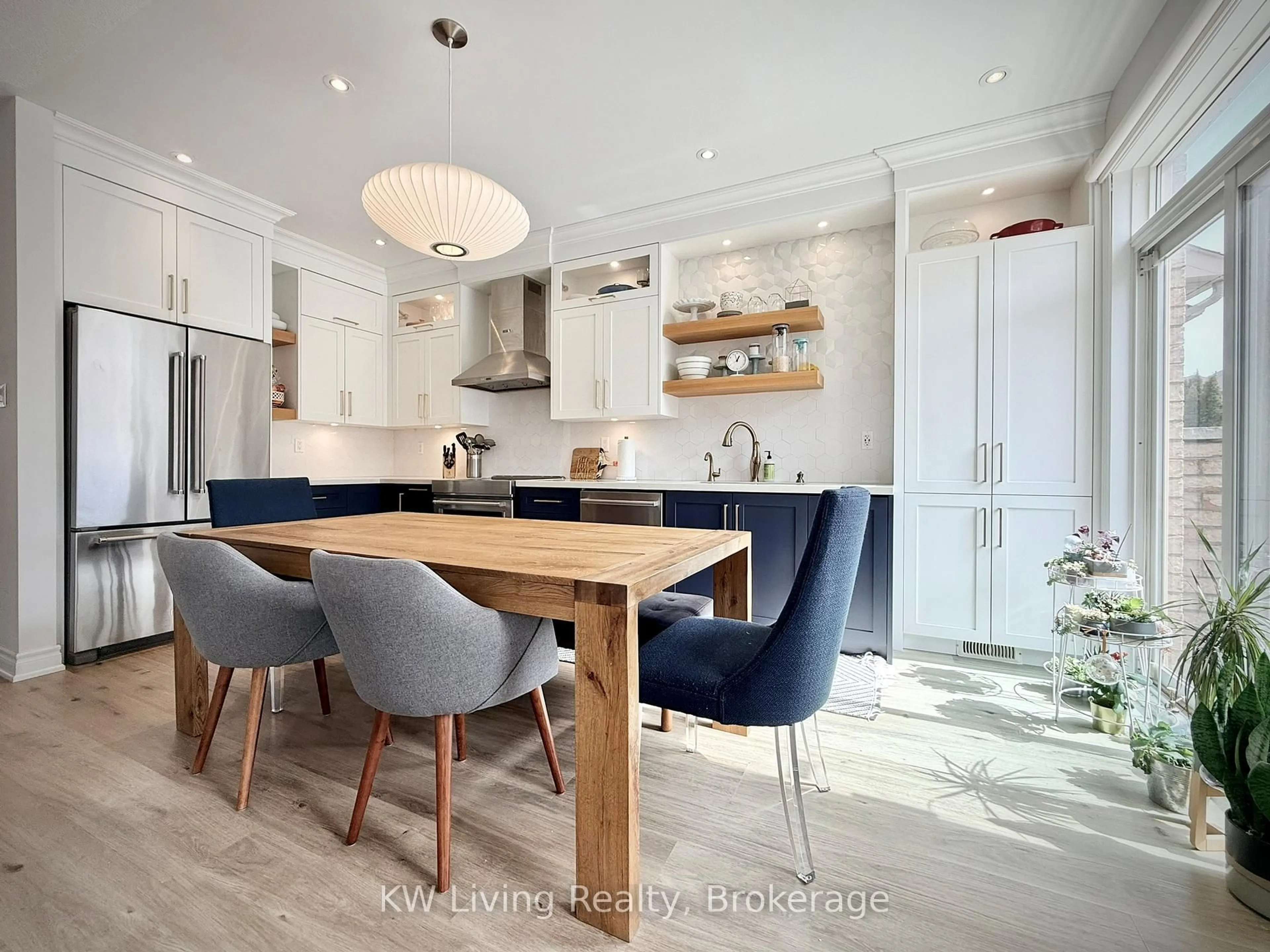 Contemporary kitchen, unknown for 21 Saintsbury Rd, Markham Ontario L6C 2H9