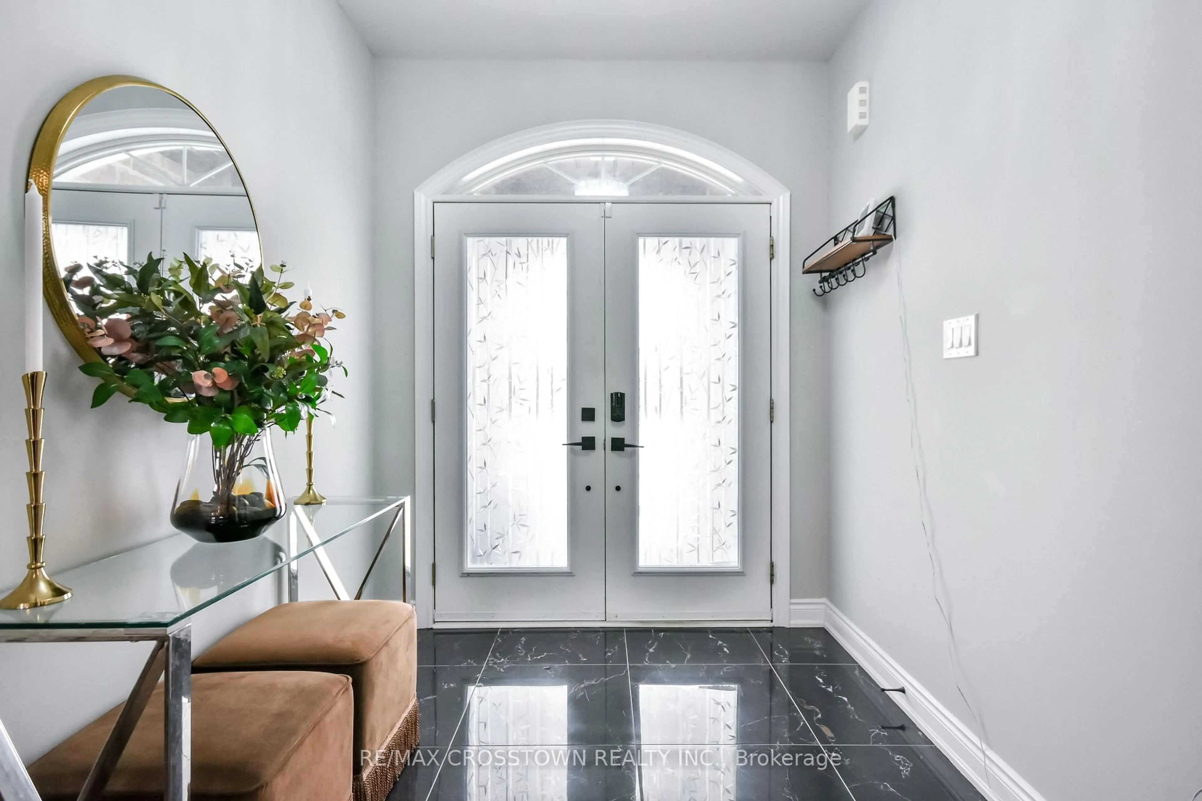 Indoor entryway for 22 Stewart Cres, Essa Ontario L0L 2N0