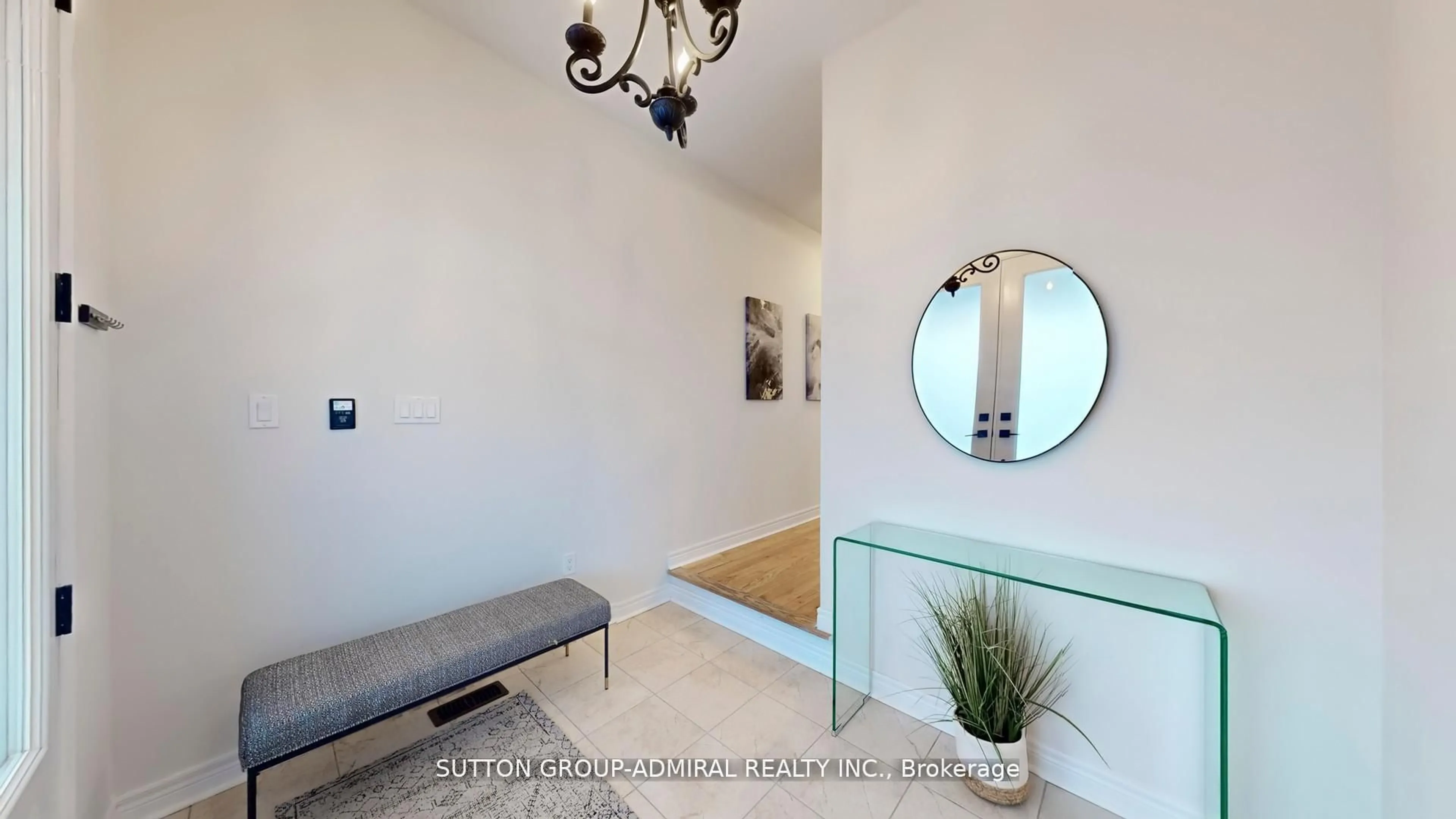 Indoor entryway for 24 Algeo Way, Bradford West Gwillimbury Ontario L3Z 0W1