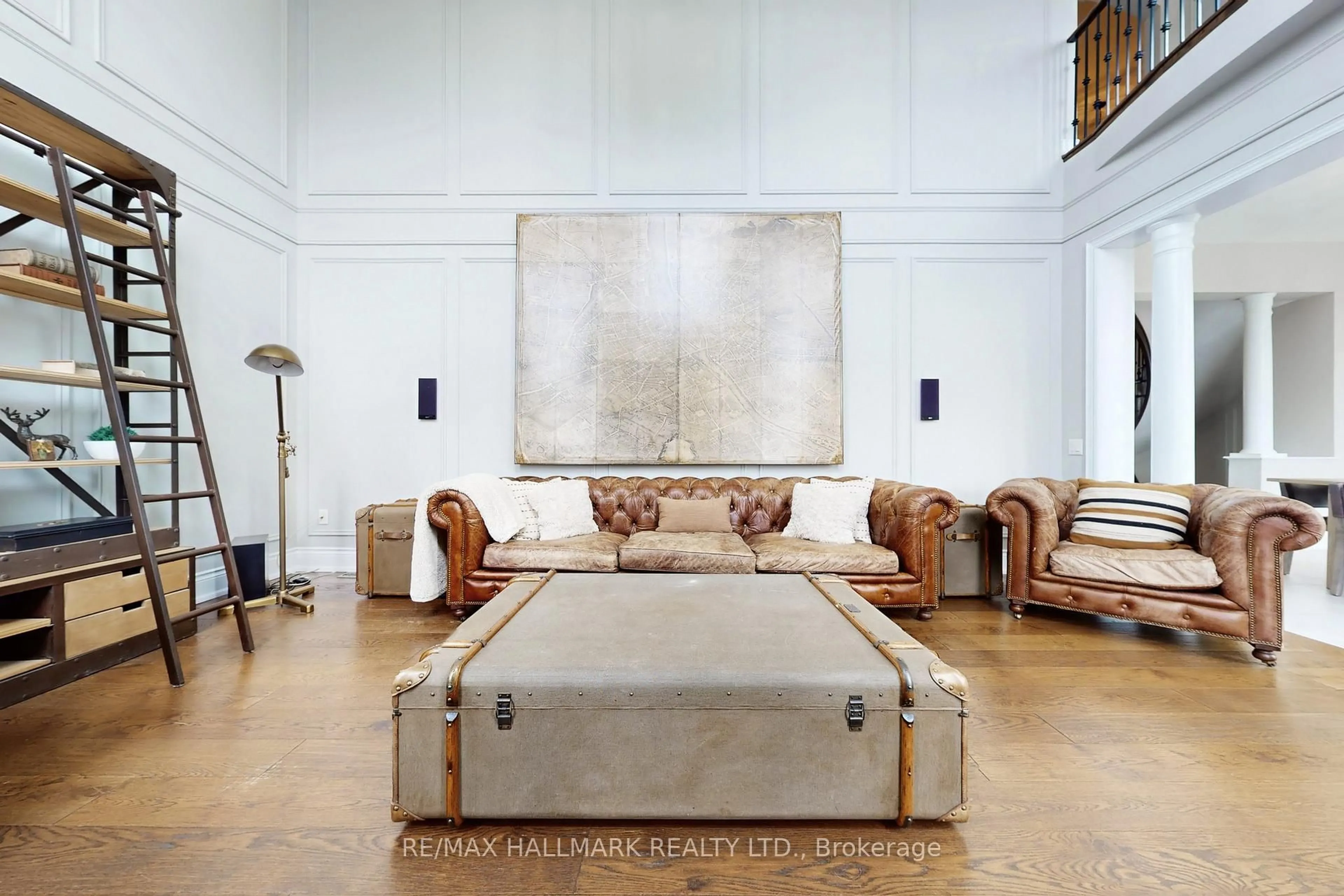 Living room with furniture, unknown for 24 Bluff Tr, King Ontario L7B 0A1