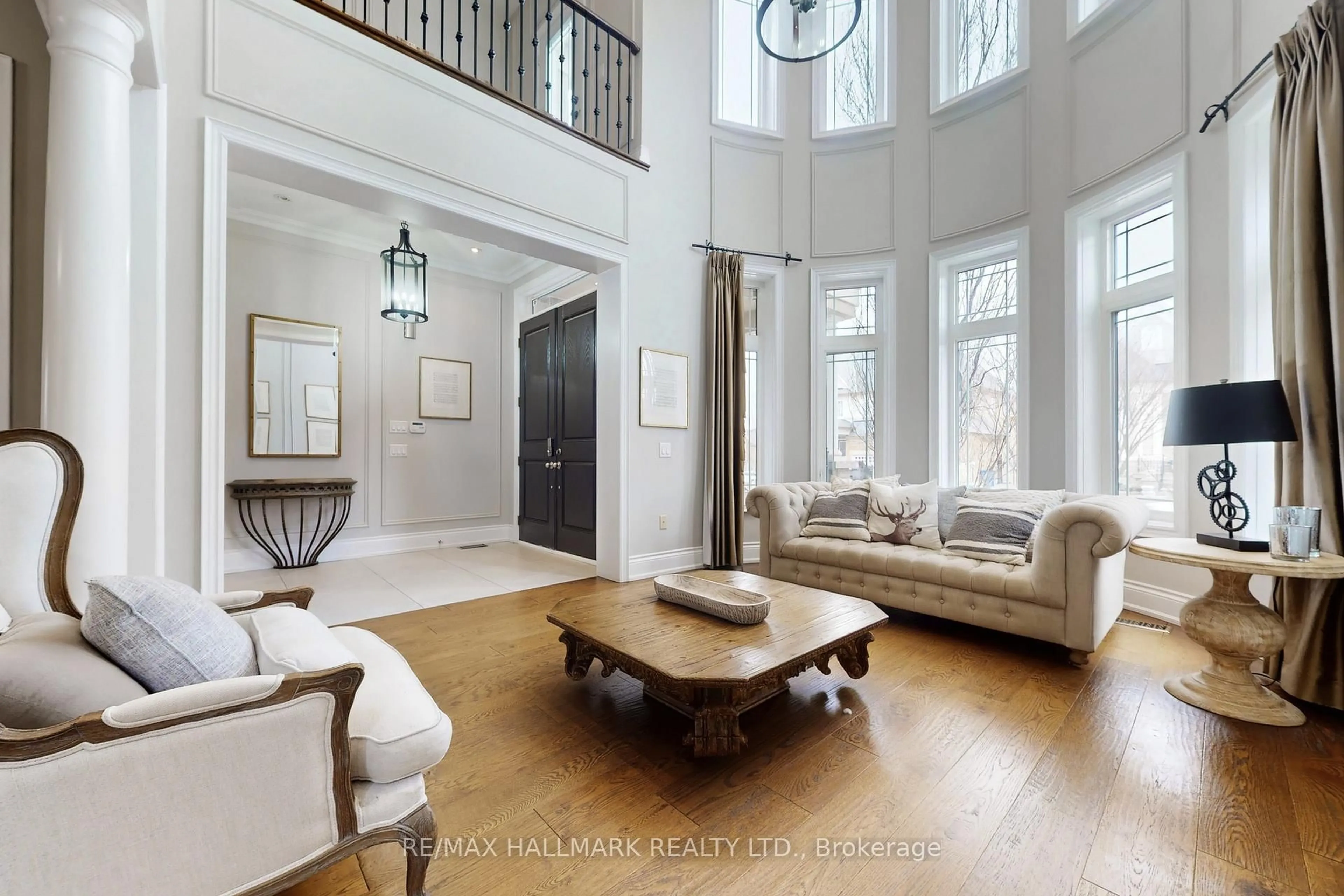 Living room with furniture, unknown for 24 Bluff Tr, King Ontario L7B 0A1