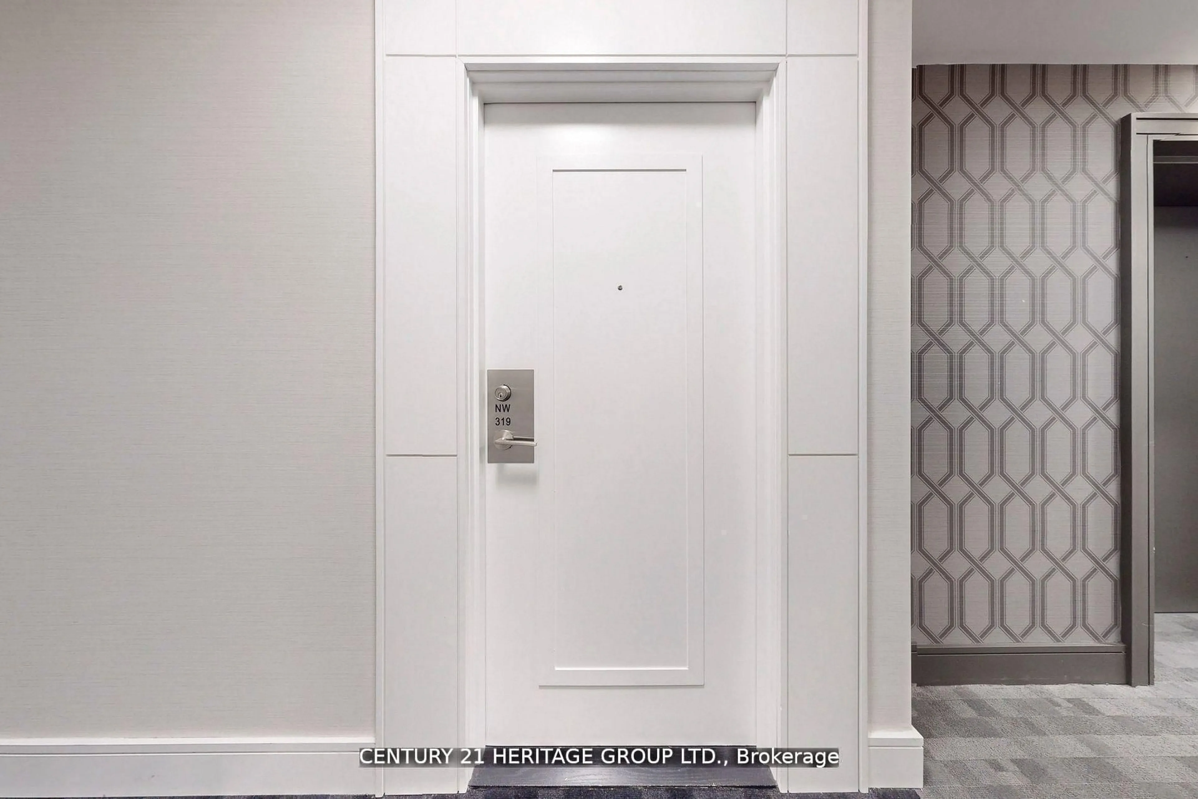 Indoor entryway for 9201 Yonge St #319, Richmond Hill Ontario L4C 6Z2