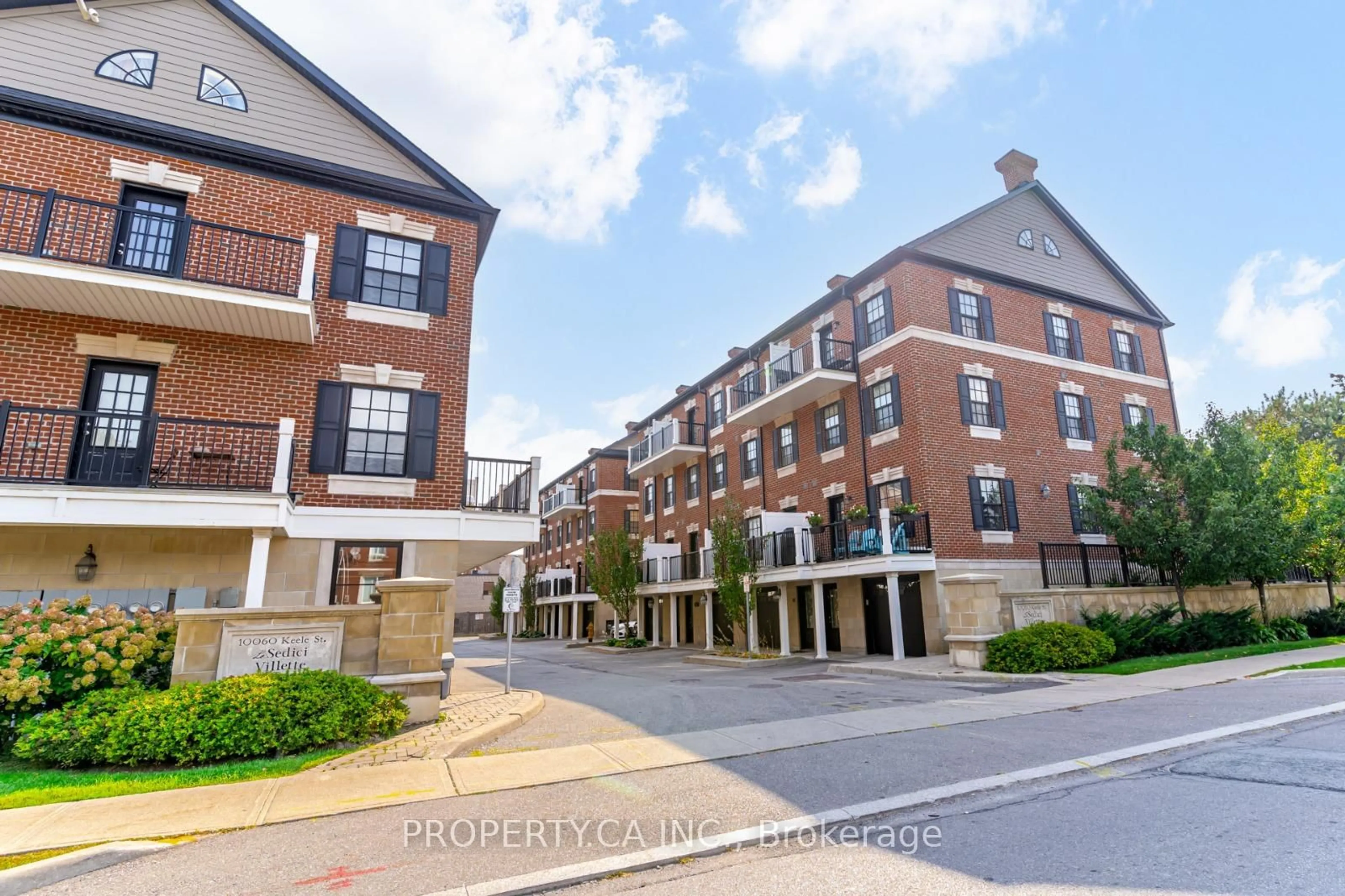 A pic from outside/outdoor area/front of a property/back of a property/a pic from drone, street for 10060 Keele St #16, Vaughan Ontario L6A 4V6