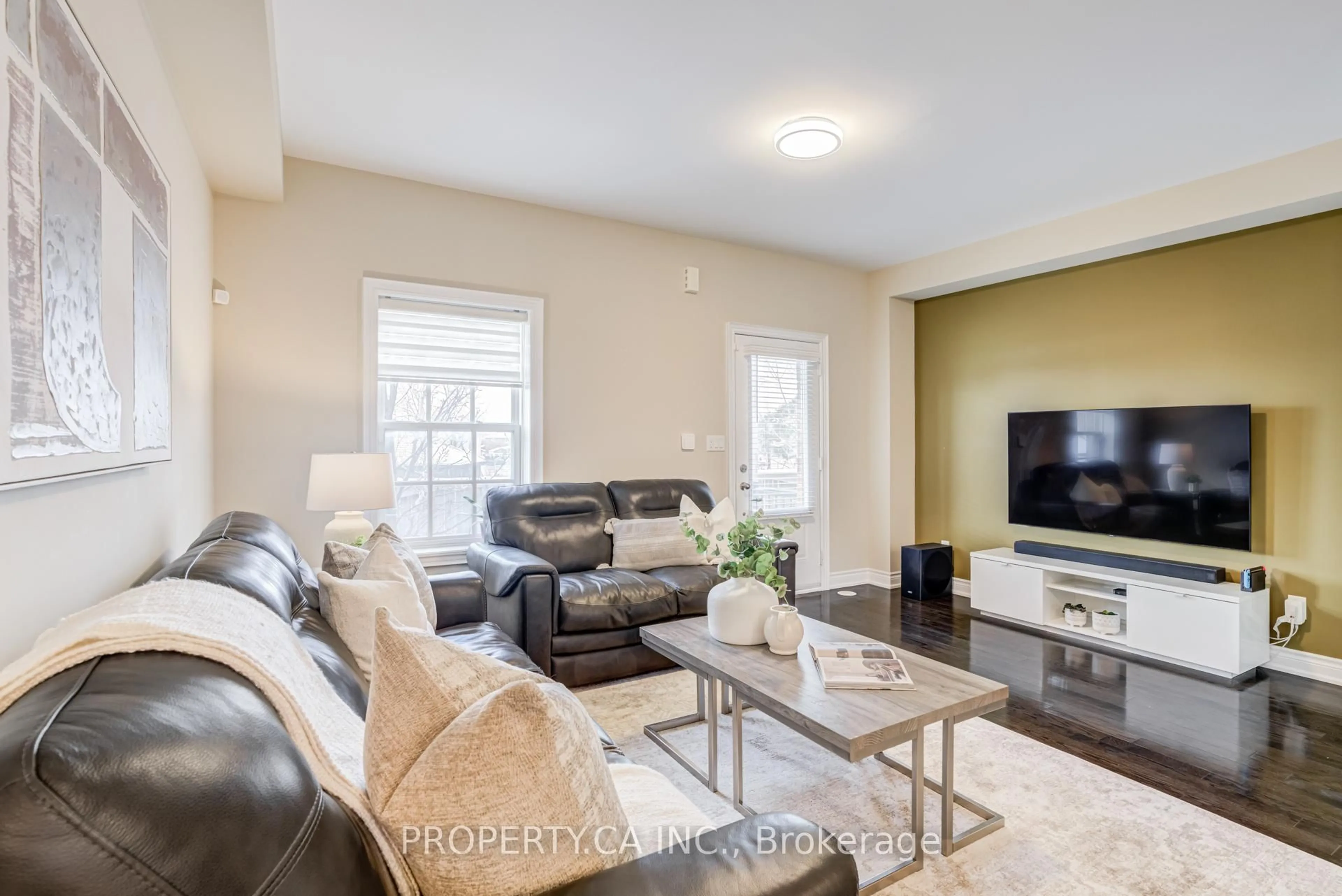 Living room with furniture, unknown for 10060 Keele St #16, Vaughan Ontario L6A 4V6