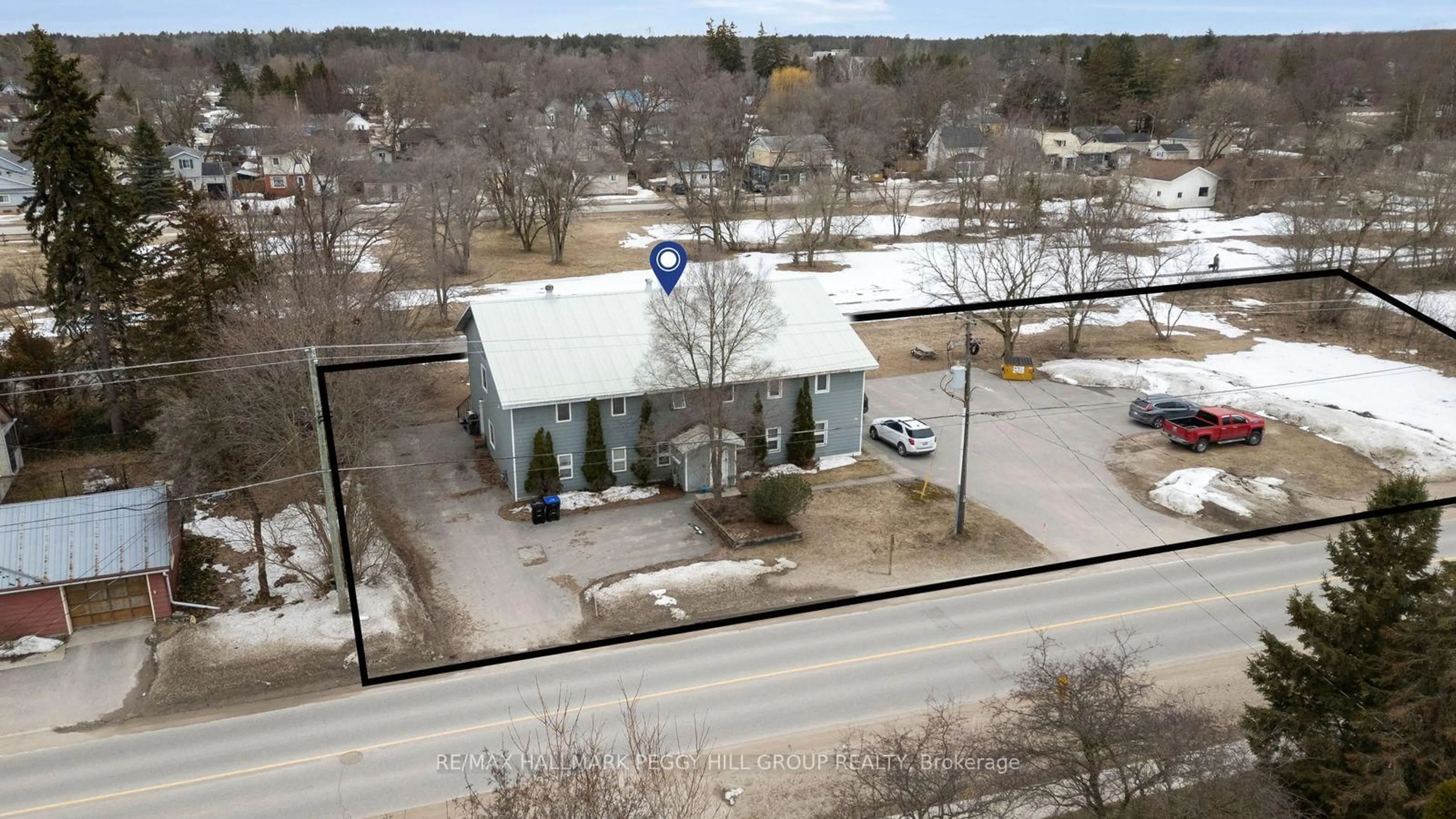 A pic from outside/outdoor area/front of a property/back of a property/a pic from drone, building for 94 King St, Essa Ontario L0M 1B0