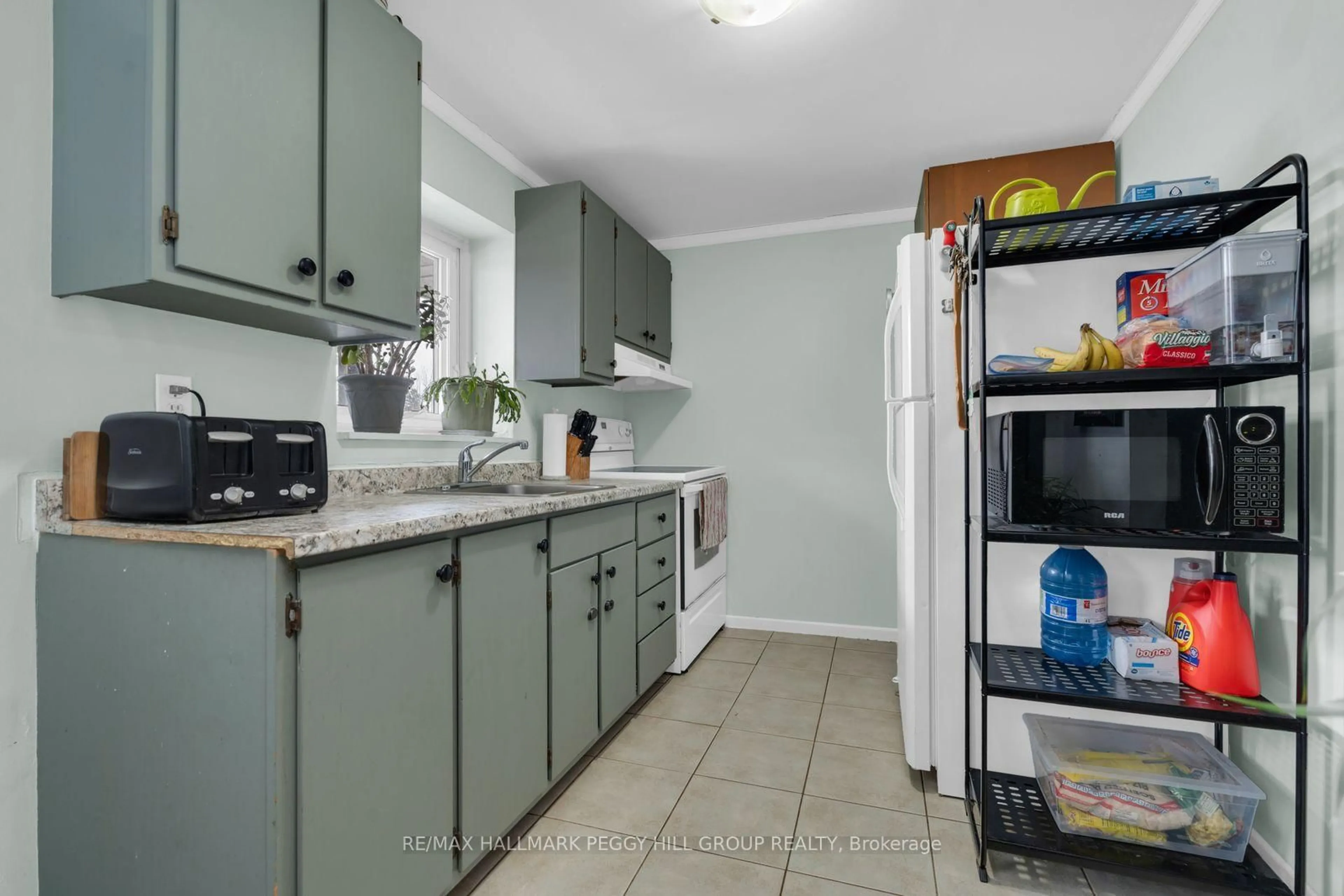 Standard kitchen, ceramic/tile floor for 94 King St, Essa Ontario L0M 1B0