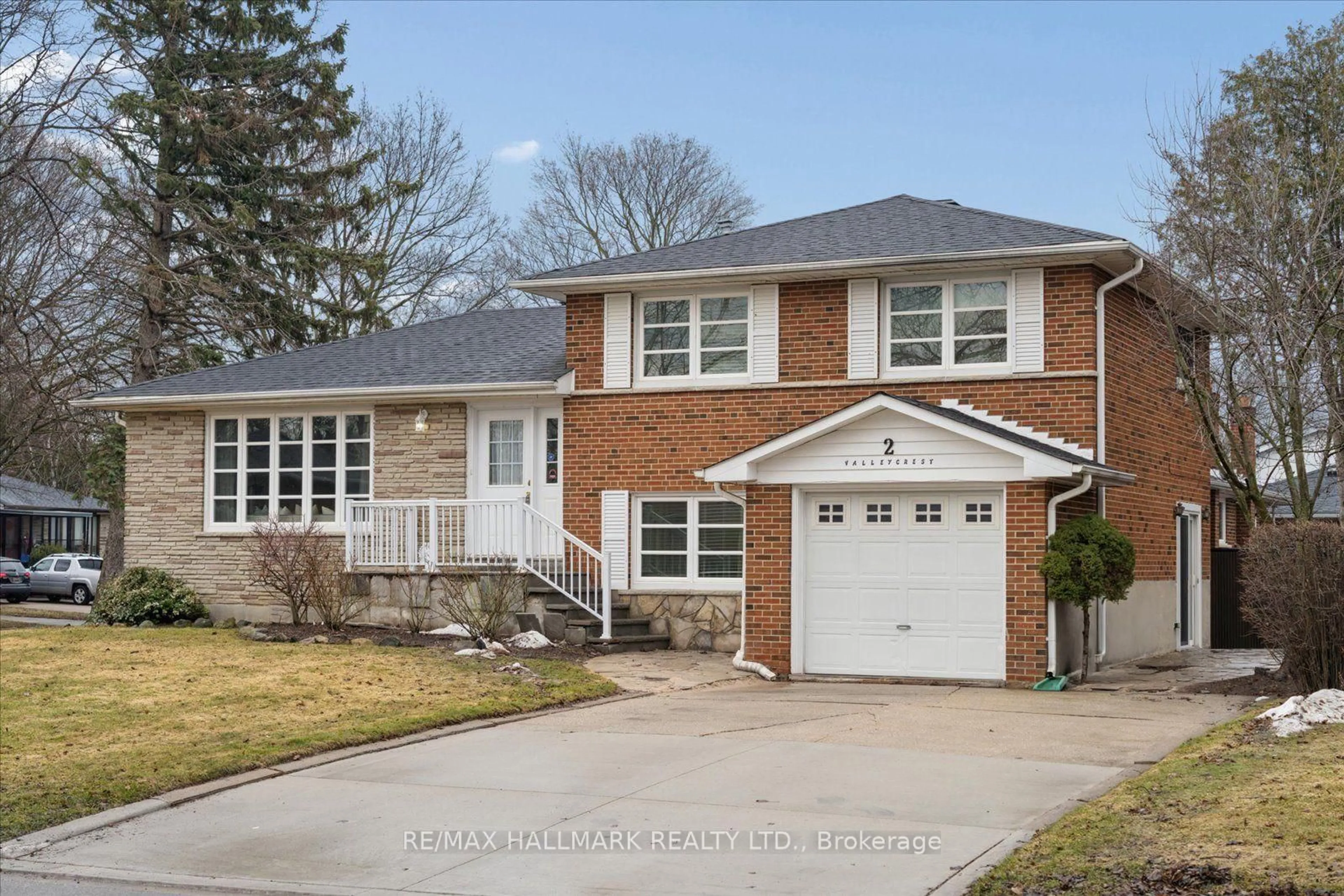 Home with brick exterior material, street for 2 Valleycrest Ave, Markham Ontario L3P 1H7