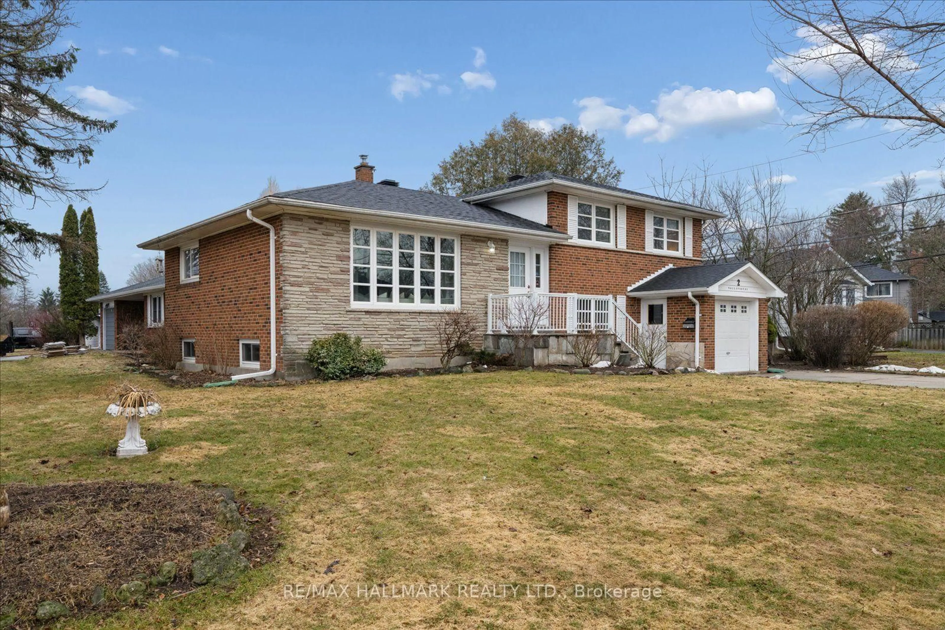 Home with brick exterior material, street for 2 Valleycrest Ave, Markham Ontario L3P 1H7