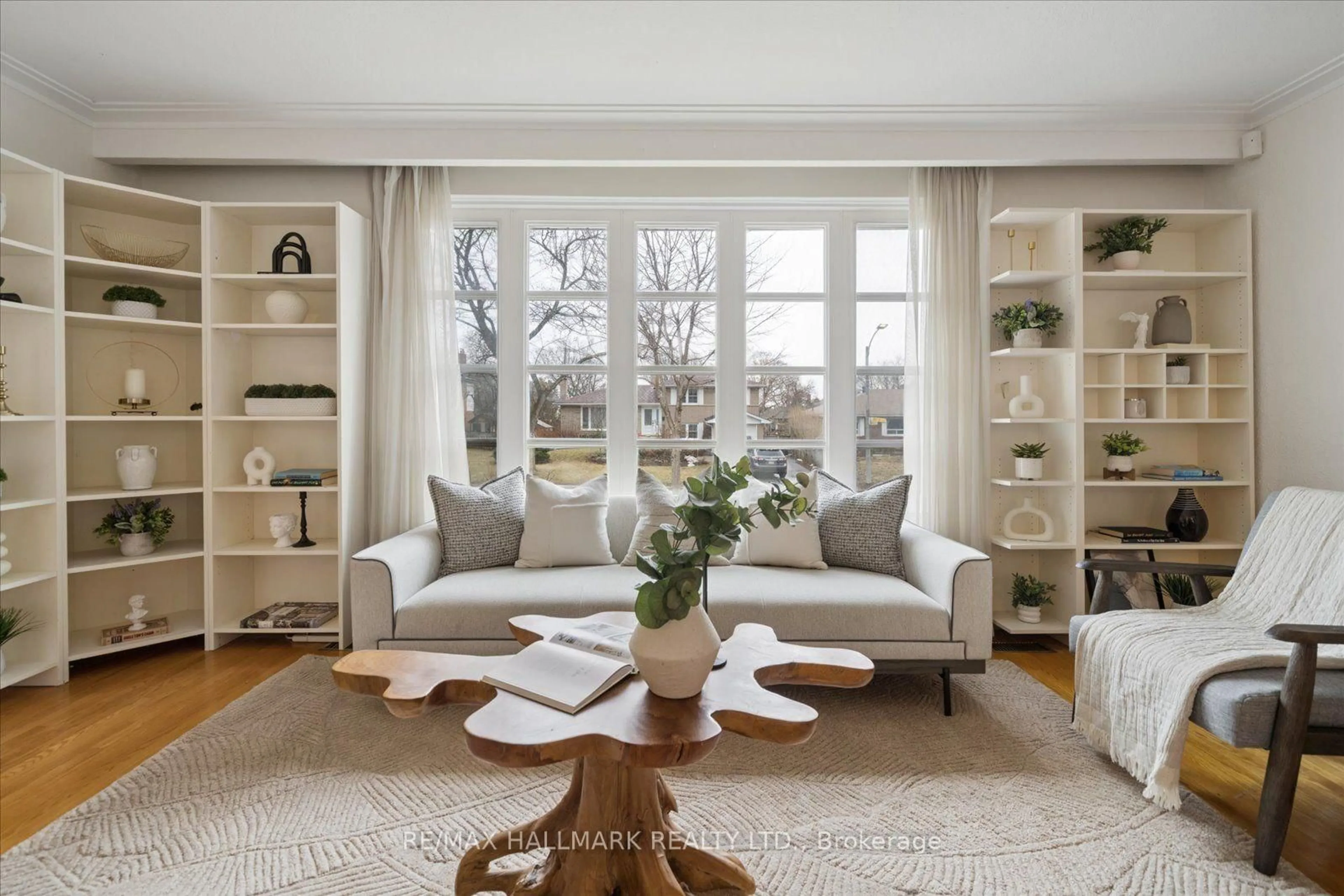 Living room with furniture, unknown for 2 Valleycrest Ave, Markham Ontario L3P 1H7