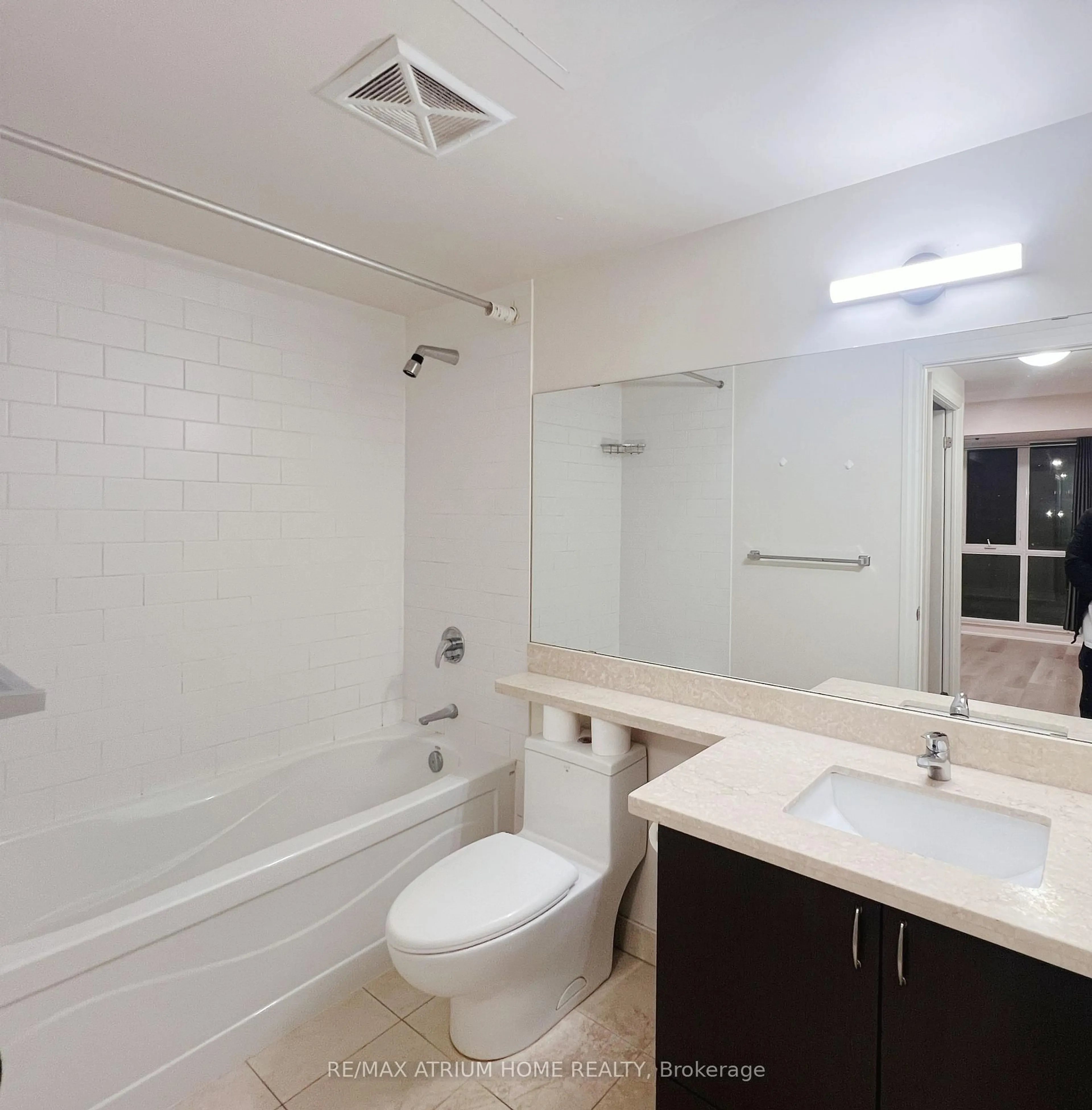 Standard bathroom, unknown for 1 Upper Duke Cres #307, Markham Ontario L6G 0B6