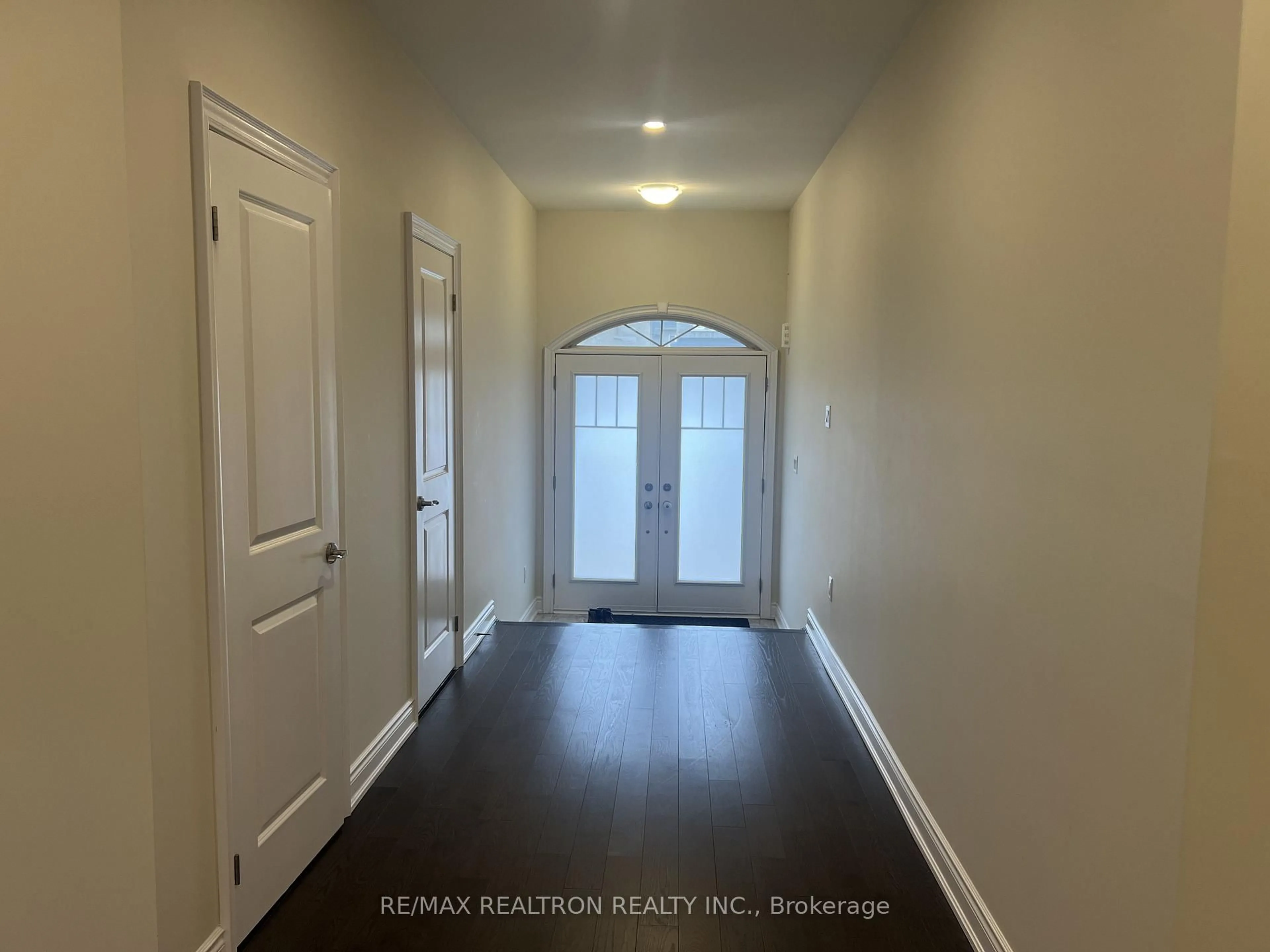 Indoor entryway for 26 Mac Campbell Way, Bradford West Gwillimbury Ontario L3Z 4M7