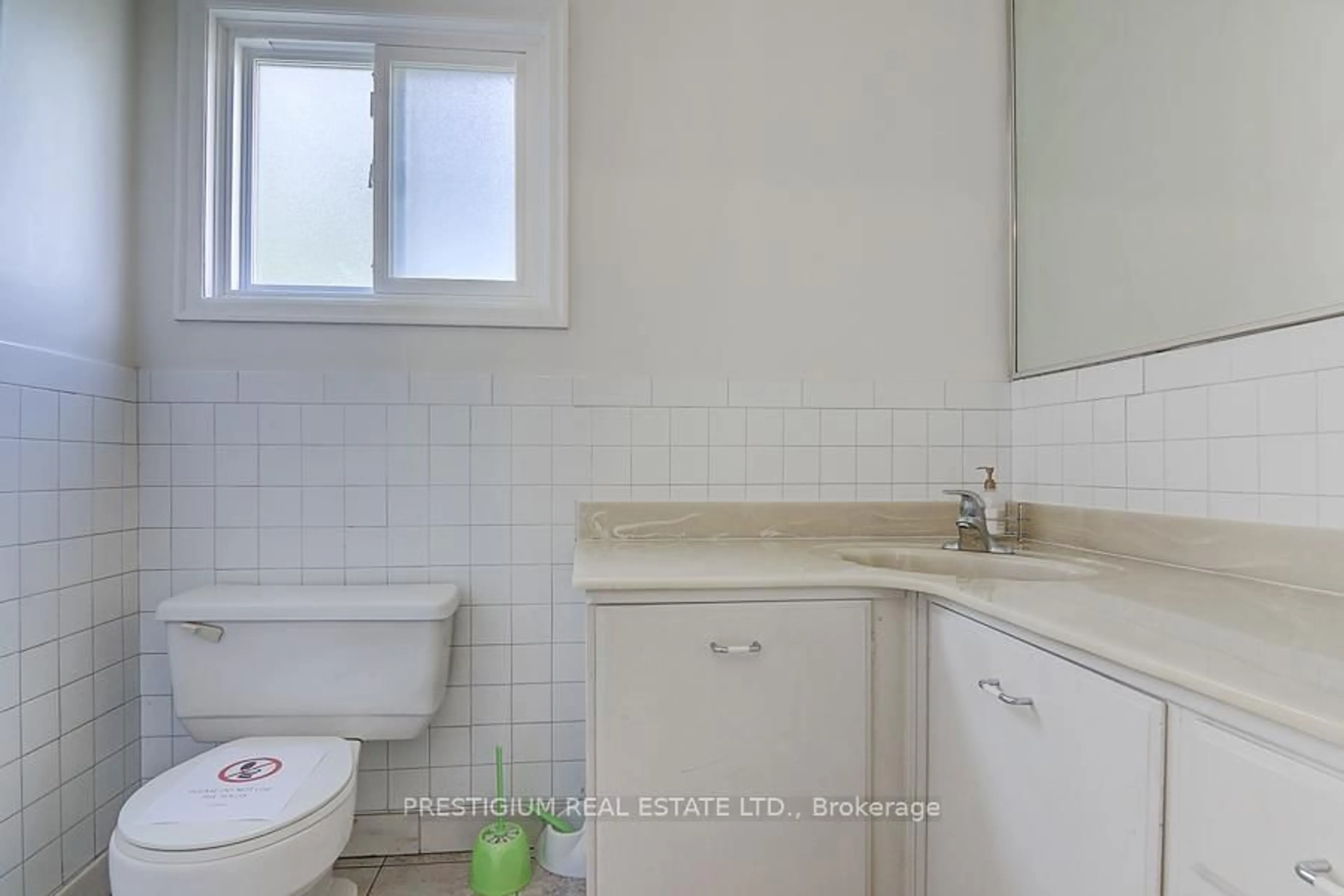 Standard bathroom, unknown for 57 Laureleaf Rd, Markham Ontario L3T 2X9