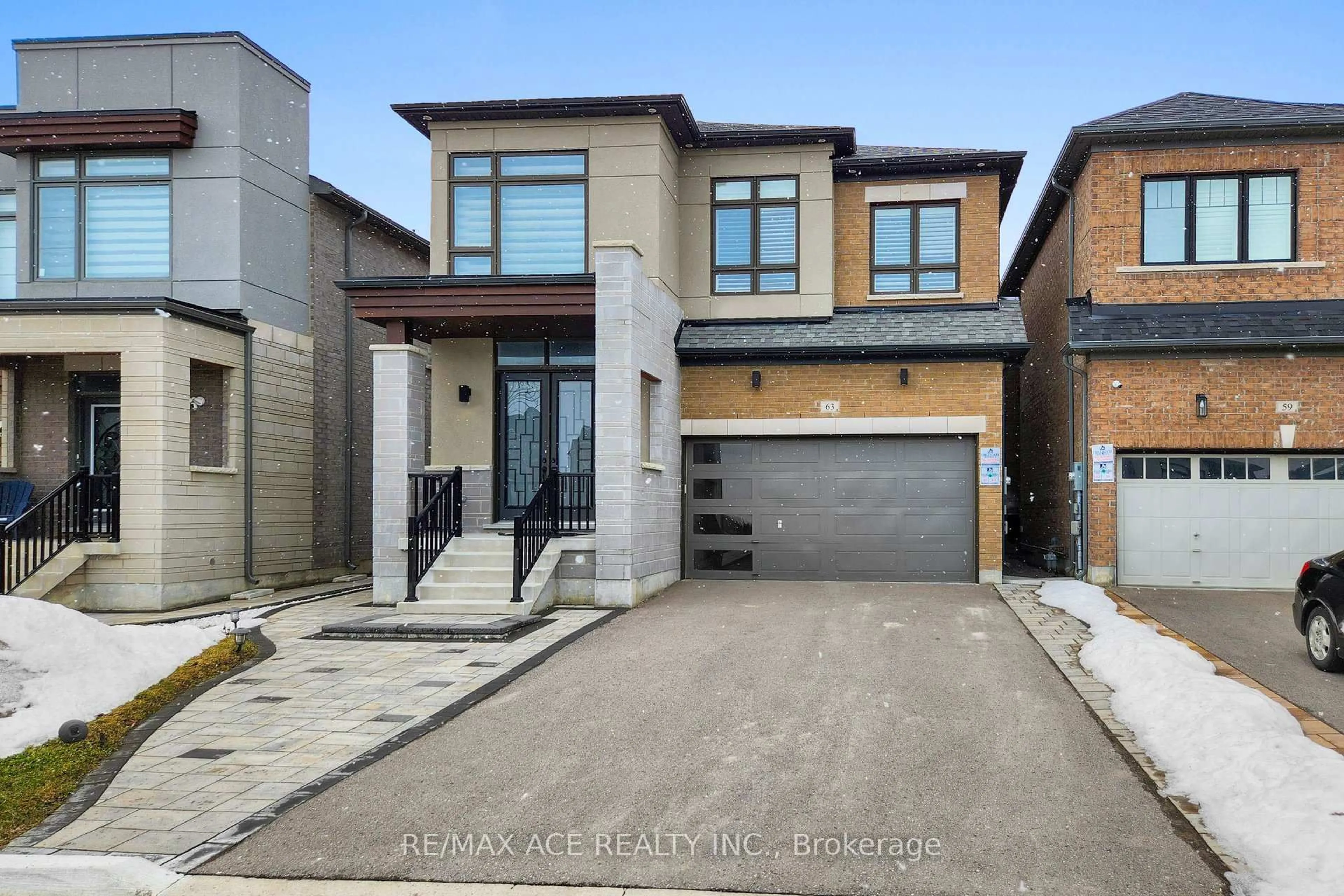 Home with brick exterior material, street for 63 Suttonrail Way, Whitchurch-Stouffville Ontario L4A 0E4