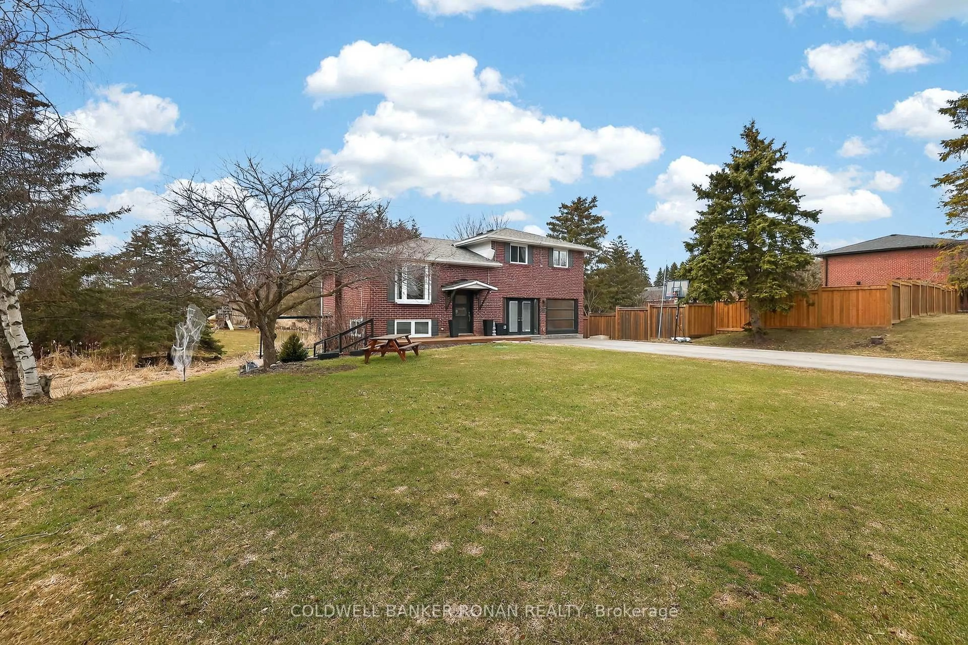 A pic from outside/outdoor area/front of a property/back of a property/a pic from drone, unknown for 10 Catherine St, Adjala-Tosorontio Ontario L0G 1L0