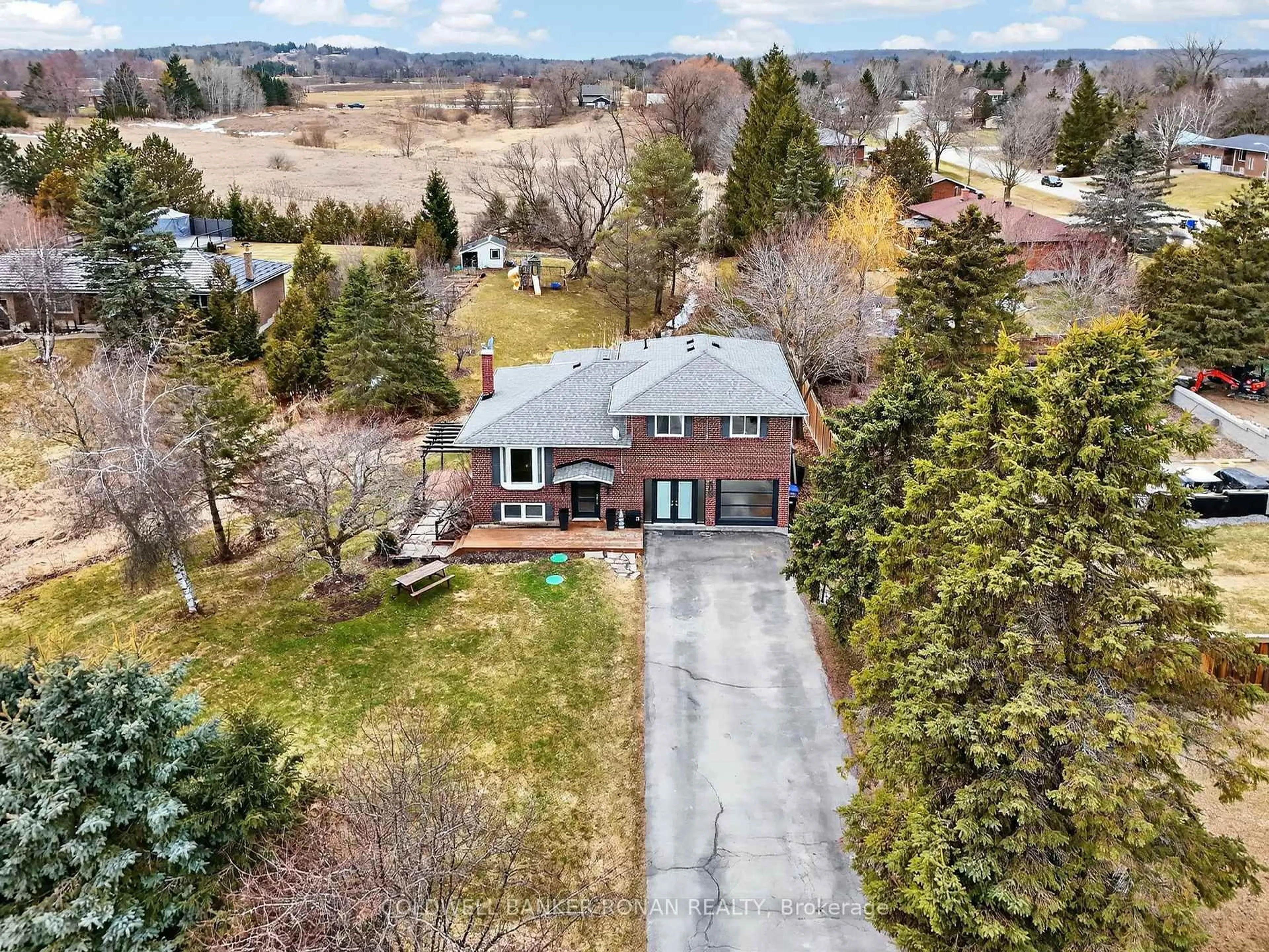 A pic from outside/outdoor area/front of a property/back of a property/a pic from drone, street for 10 Catherine St, Adjala-Tosorontio Ontario L0G 1L0