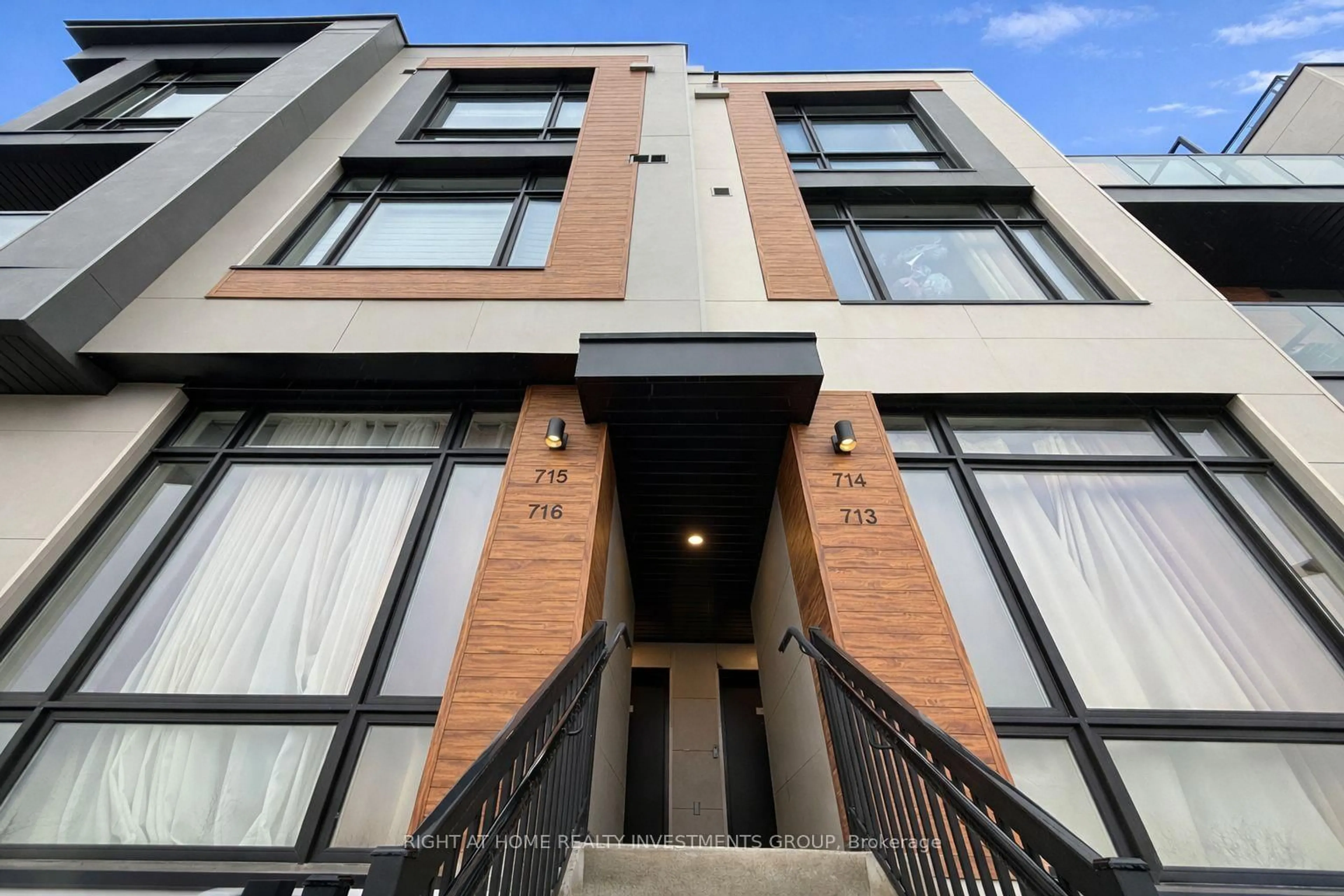 Home with brick exterior material, building for 5 Steckley House Lane #714, Richmond Hill Ontario L4S 1M4