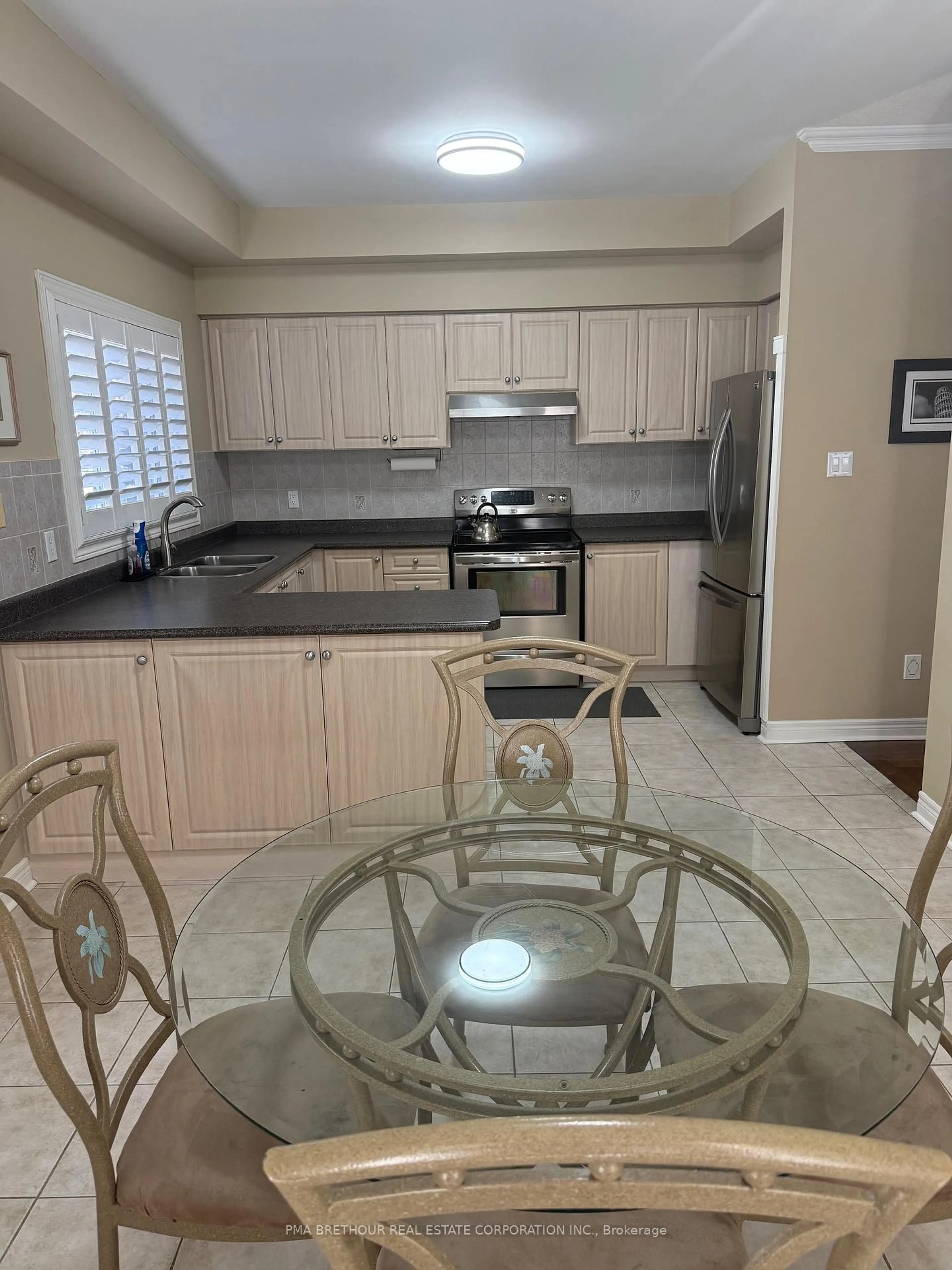 Standard kitchen, ceramic/tile floor for 10719 Bathurst St #7, Richmond Hill Ontario L4C 0N3