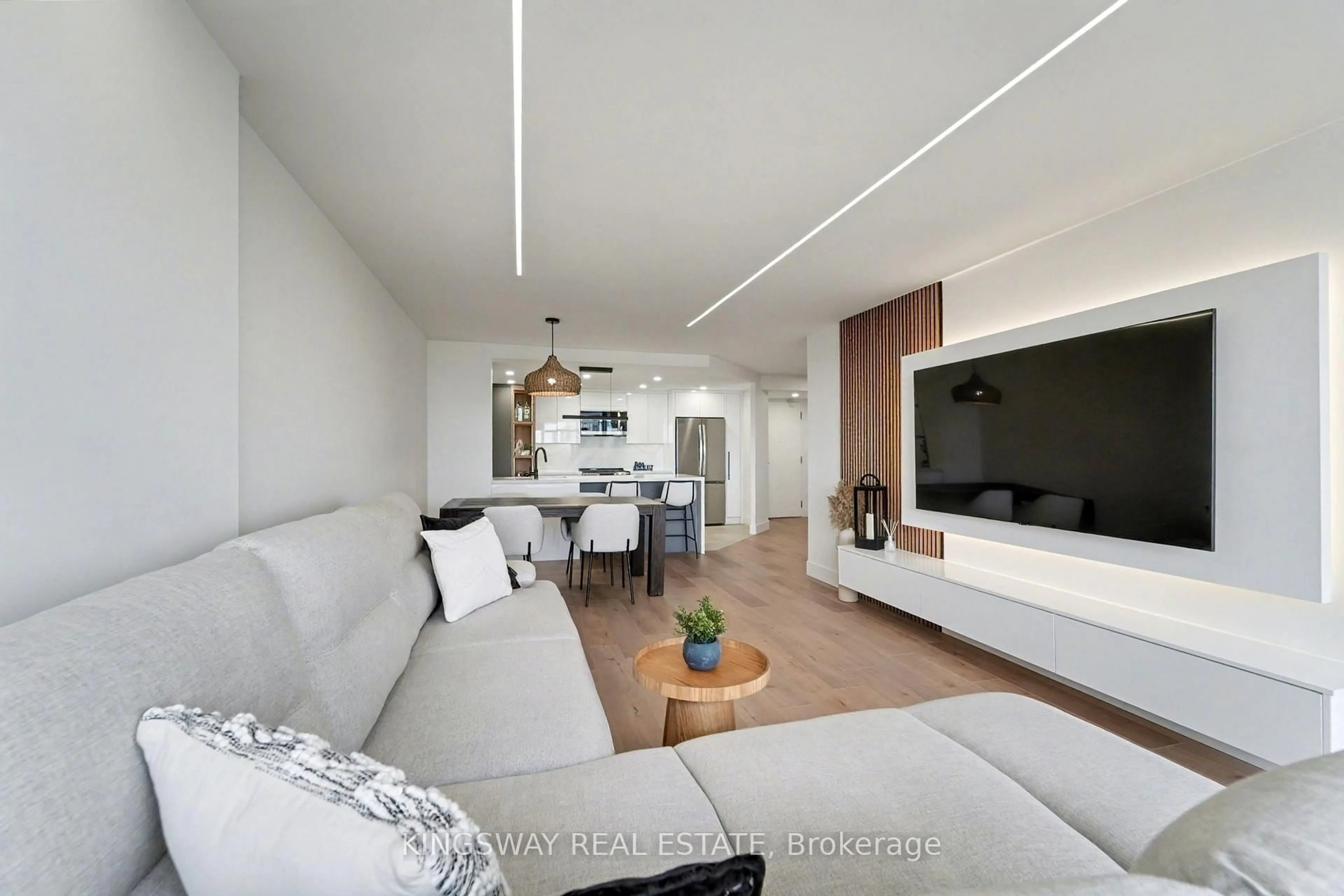 Living room with furniture, wood/laminate floor for 7420 Bathurst St #712, Vaughan Ontario L4J 6X4