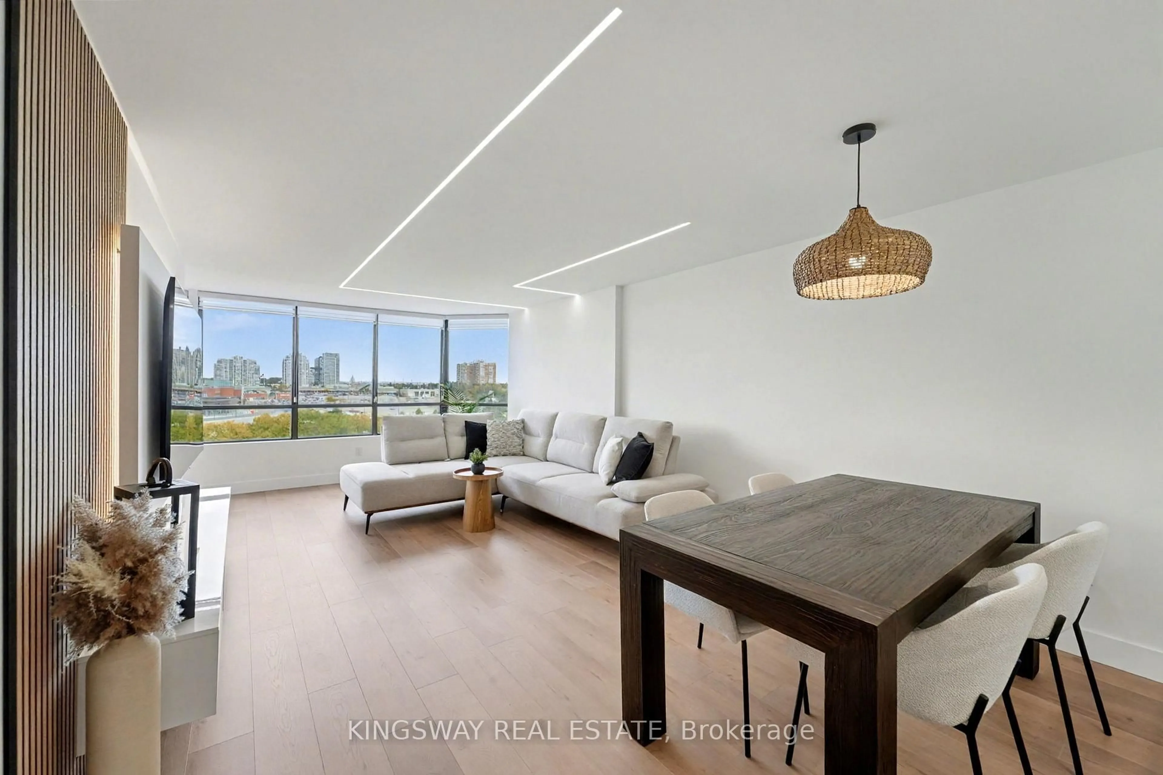 Living room with furniture, unknown for 7420 Bathurst St #712, Vaughan Ontario L4J 6X4