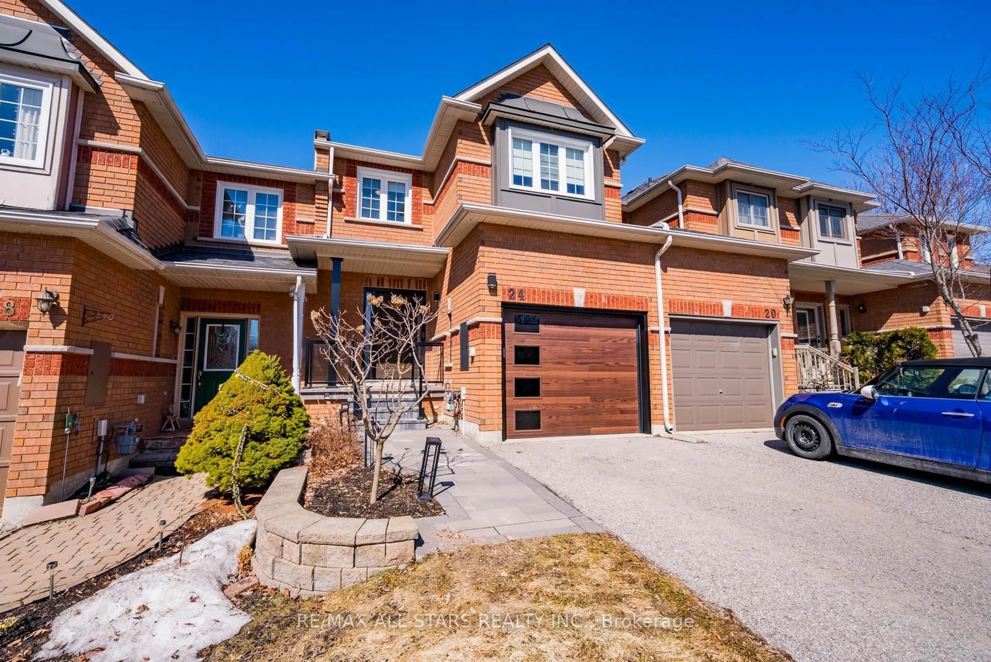 Home with brick exterior material, street for 24 Willoway, Whitchurch-Stouffville Ontario L4A 1K7