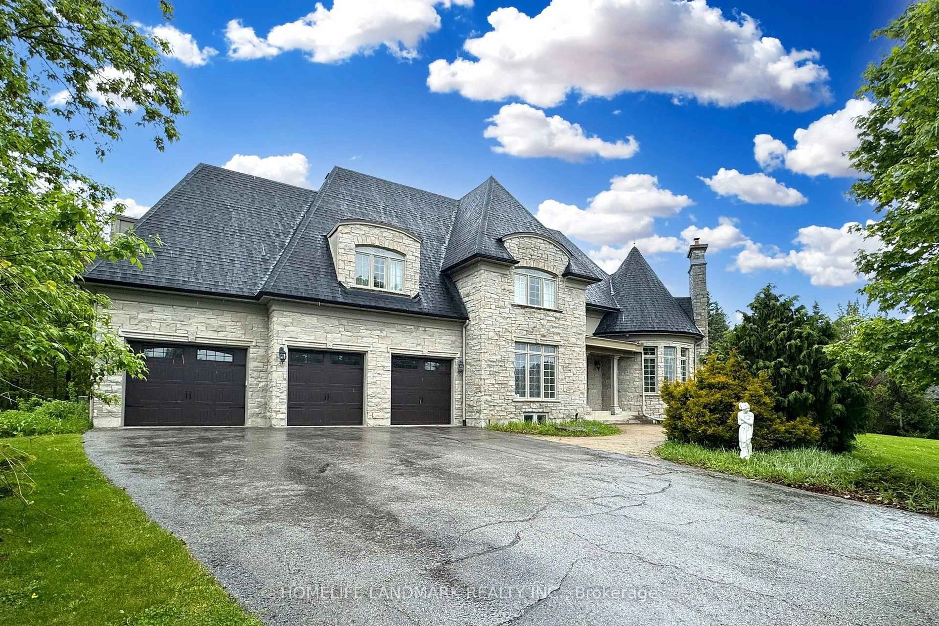 Home with brick exterior material, street for 19 Wolf Run Crt, Whitchurch-Stouffville Ontario L4A 2L4