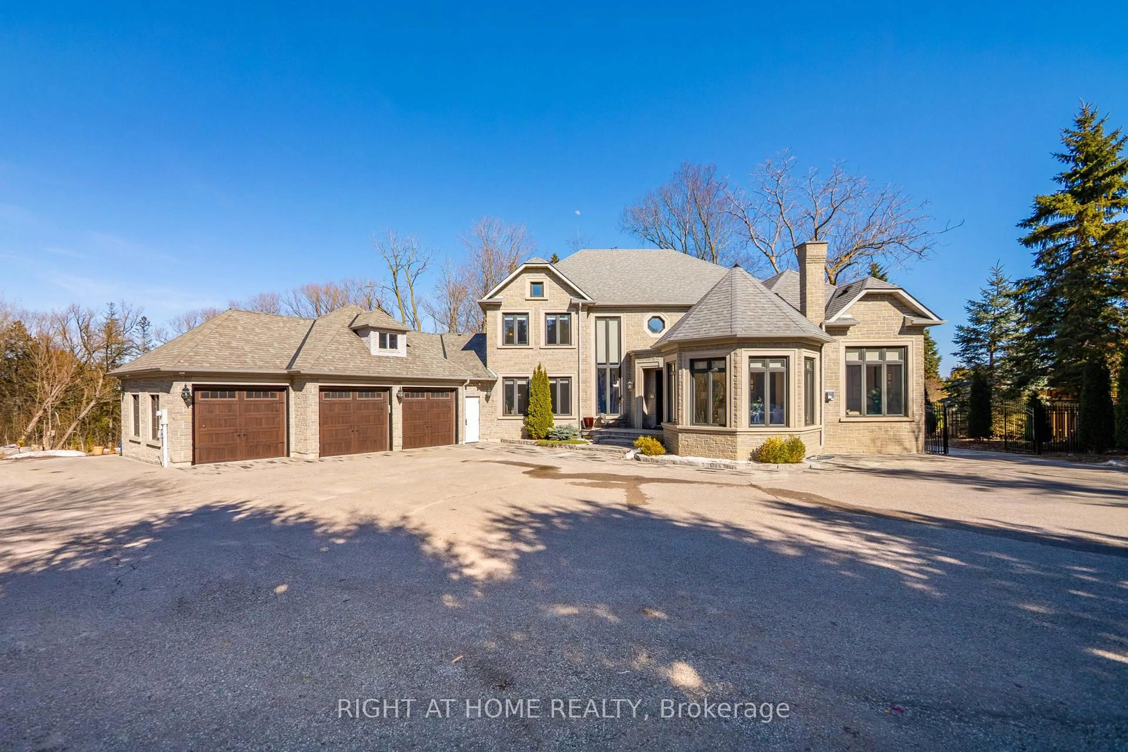 Home with brick exterior material, street for 661 Wellington St, Aurora Ontario L4G 6J7