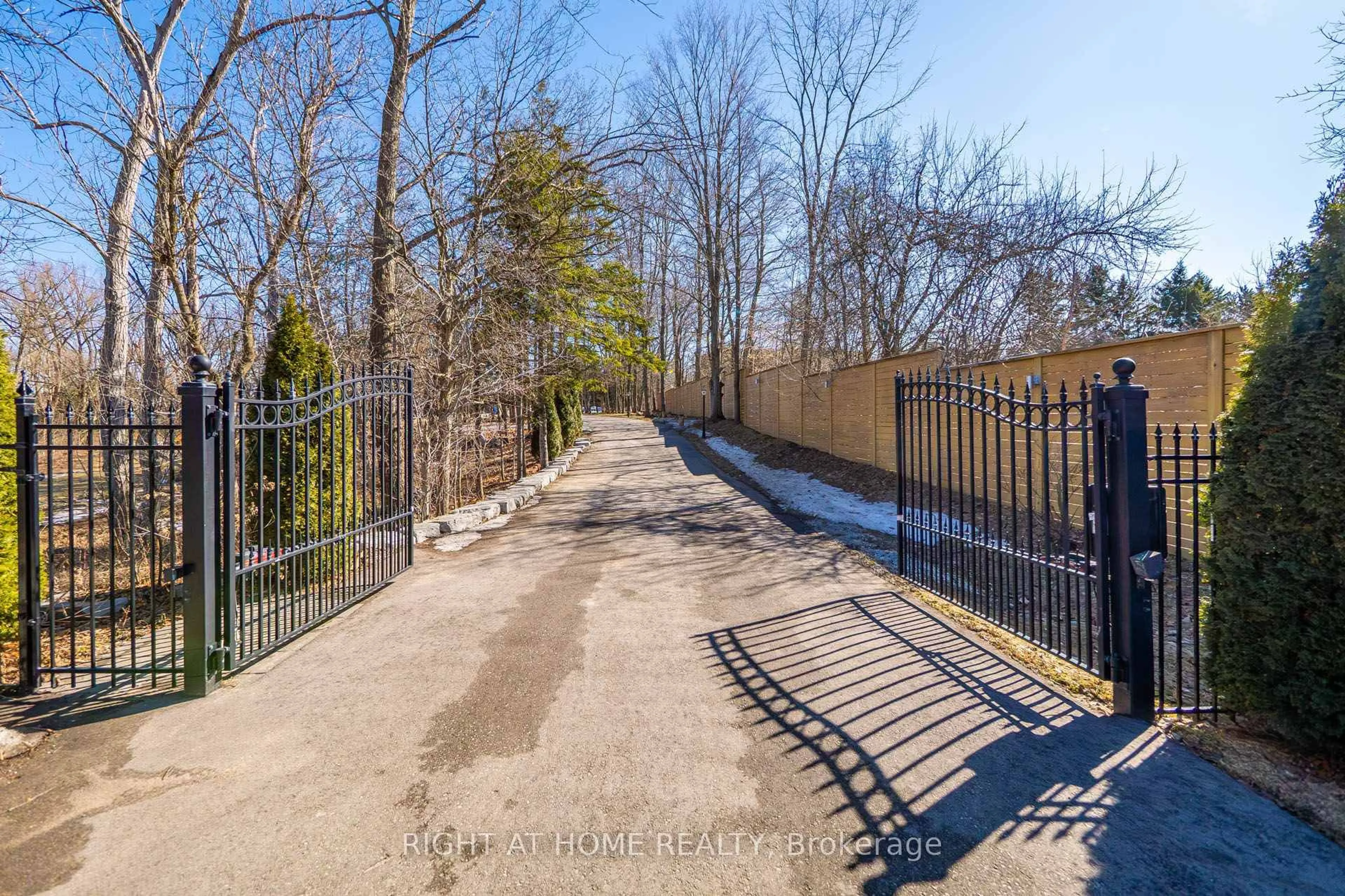 Unknown for 661 Wellington St, Aurora Ontario L4G 6J7