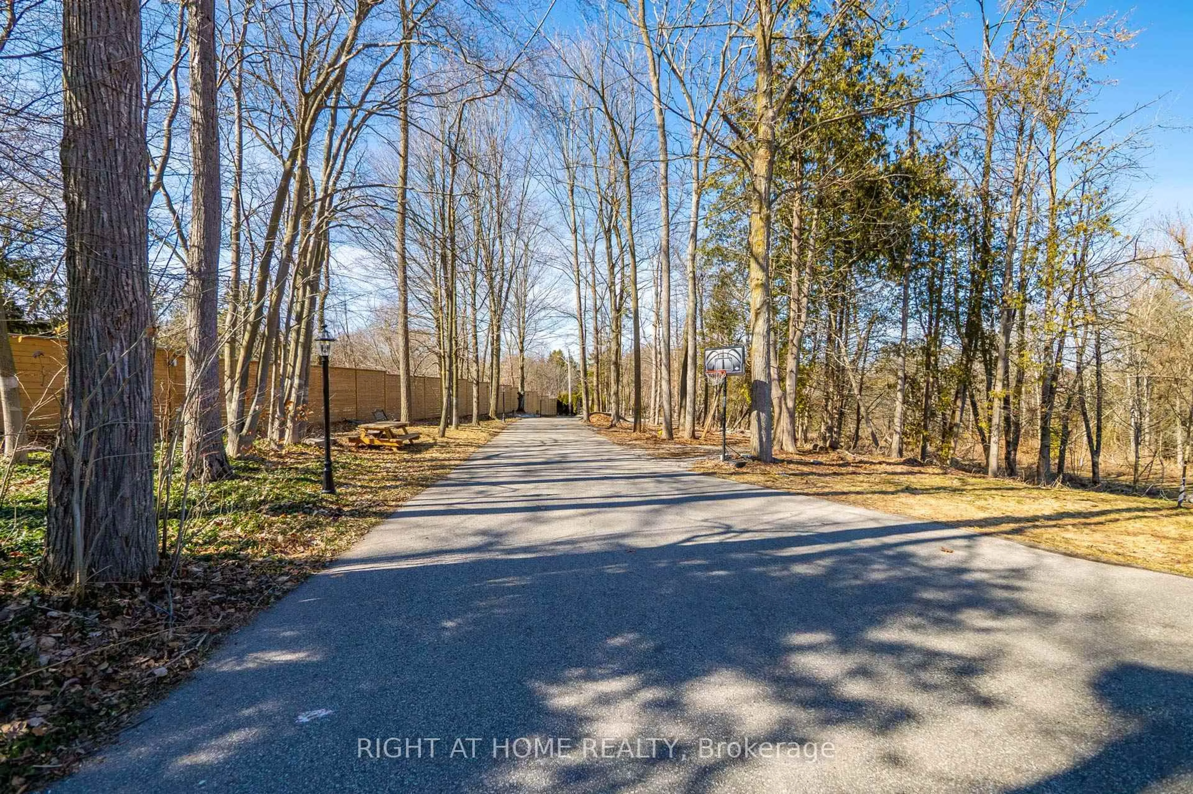 A pic from outside/outdoor area/front of a property/back of a property/a pic from drone, forest/trees view for 661 Wellington St, Aurora Ontario L4G 6J7