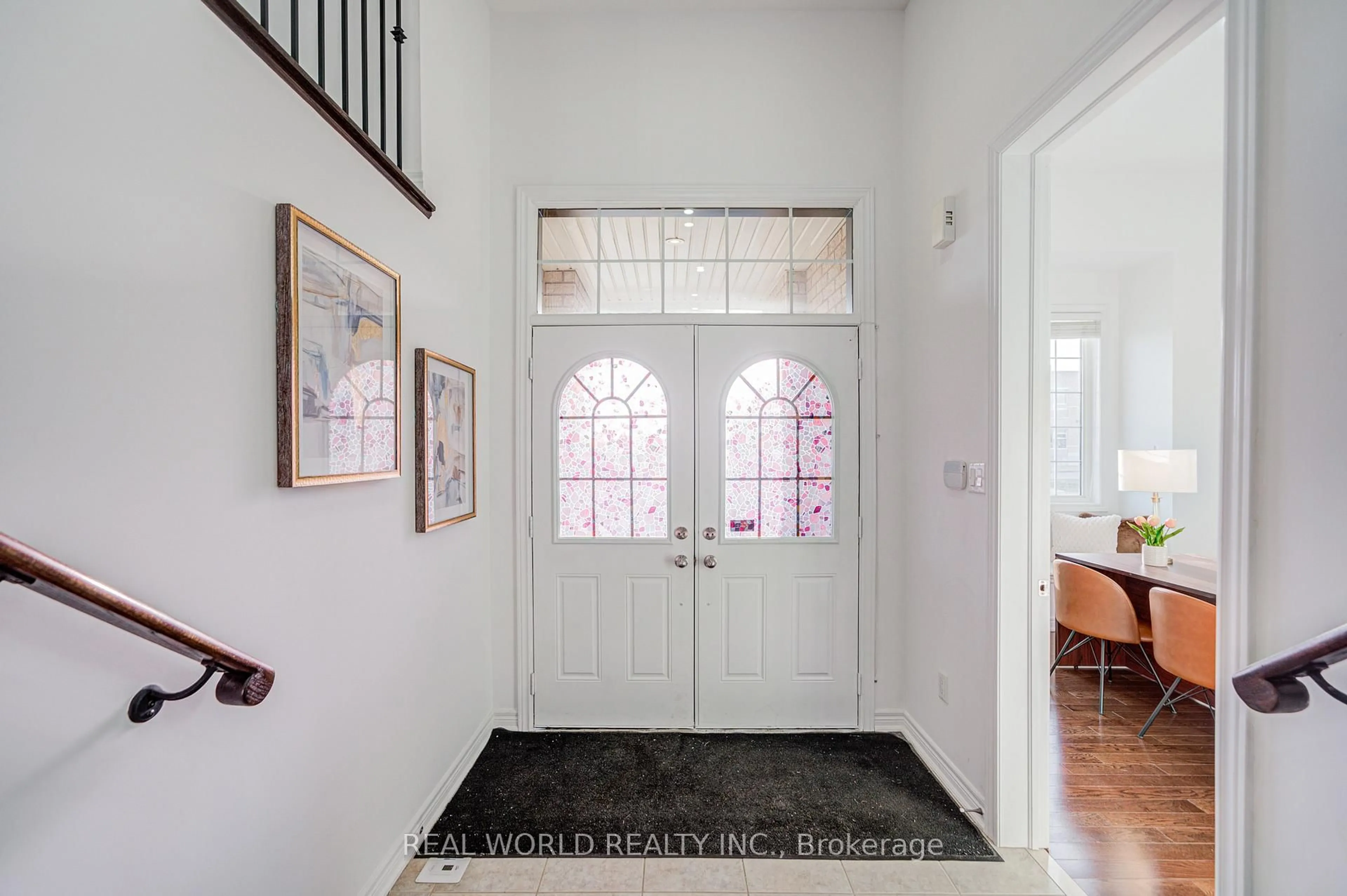 Indoor entryway for 247 Selwyn Rd, Richmond Hill Ontario L4E 0R4