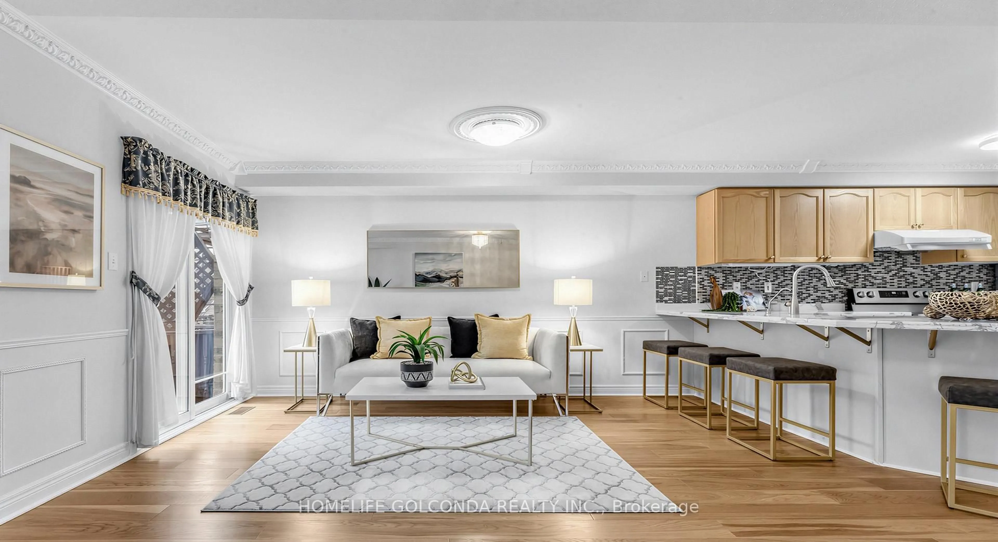 Living room with furniture, wood/laminate floor for 15 Amulet Cres, Richmond Hill Ontario L4S 2S2