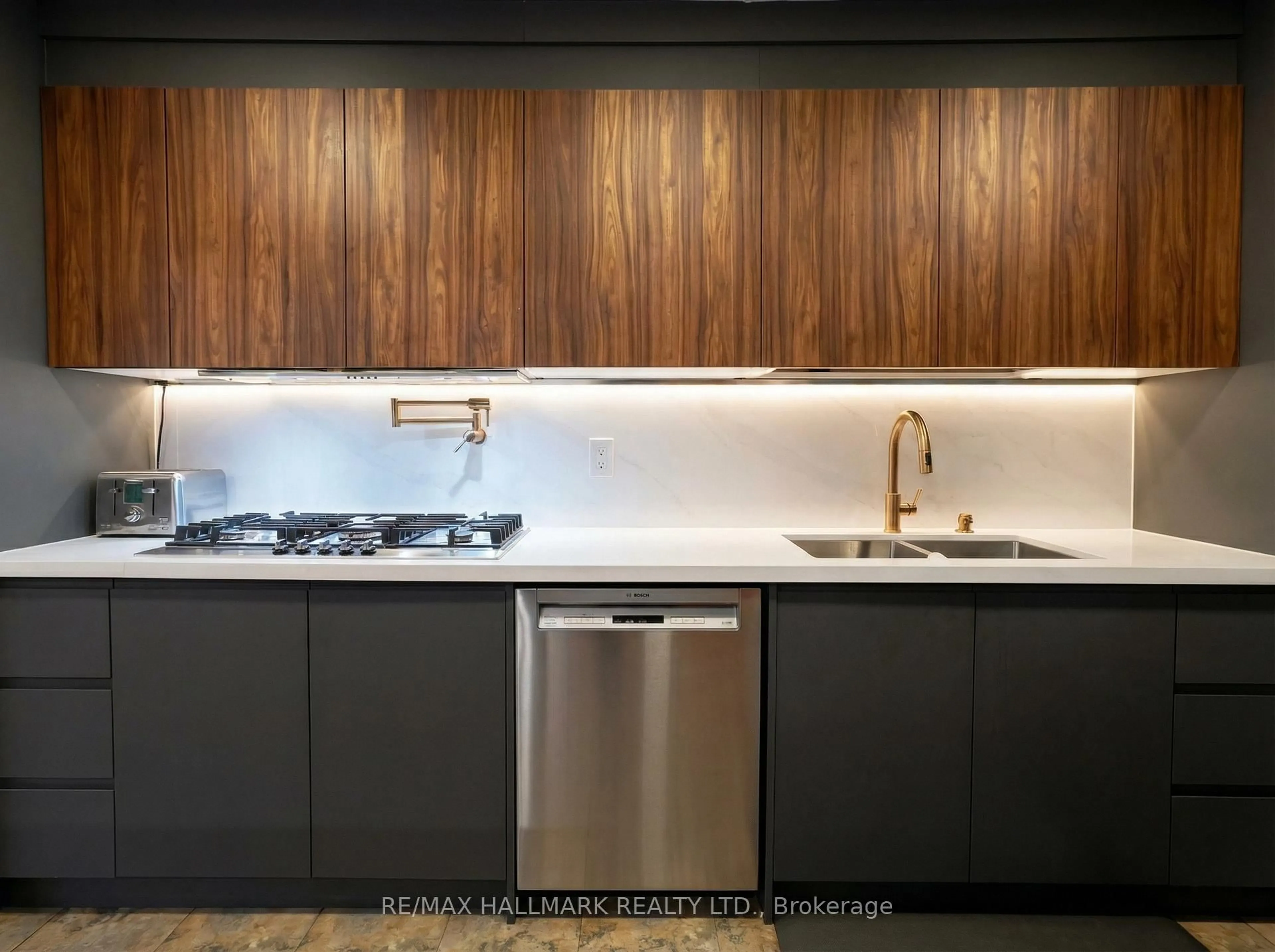 Contemporary kitchen, unknown for 27 Constellation Cres, Richmond Hill Ontario L4C 8J8