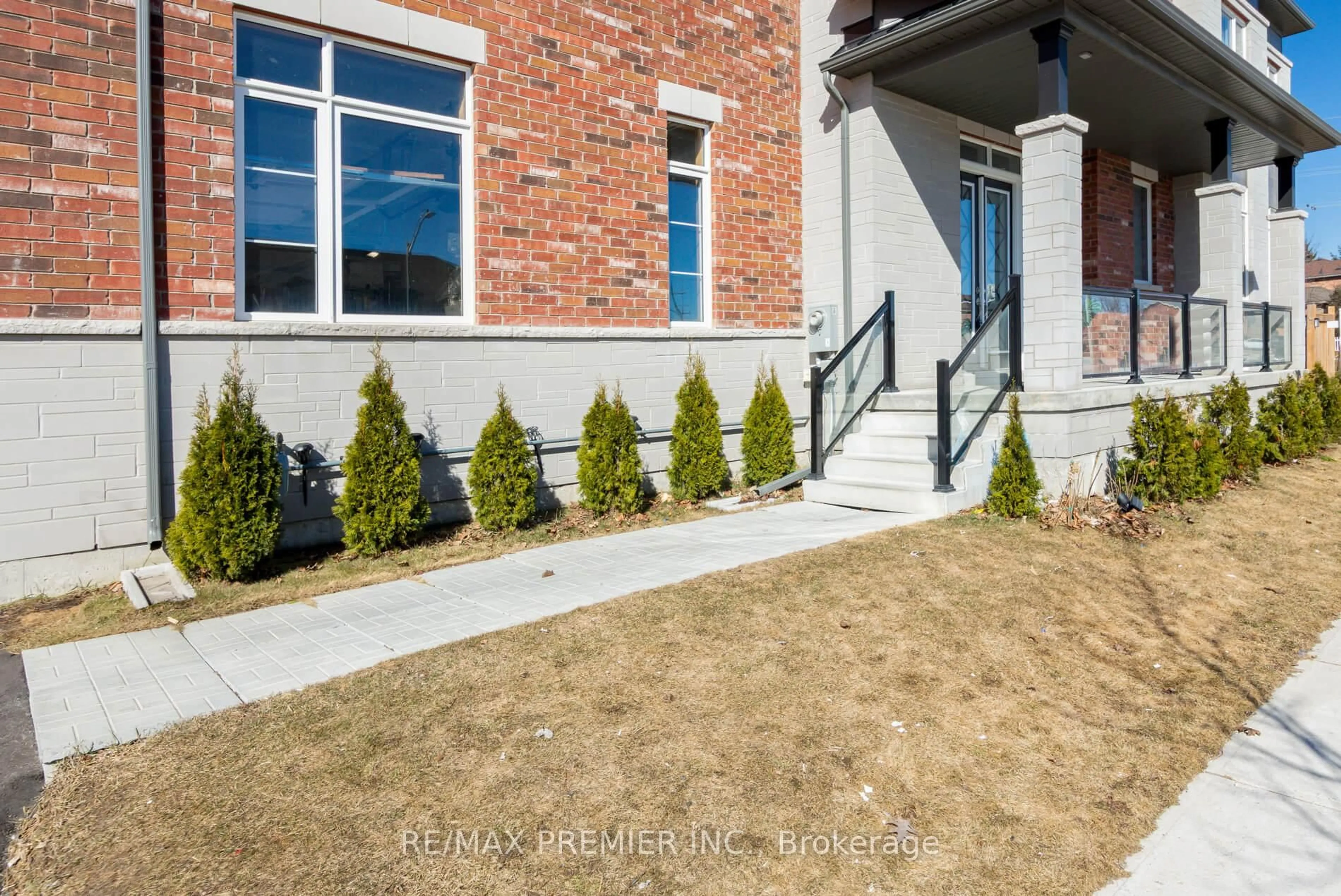 Home with brick exterior material, street for 18 Inverness Way, Bradford West Gwillimbury Ontario L3Z 0W4