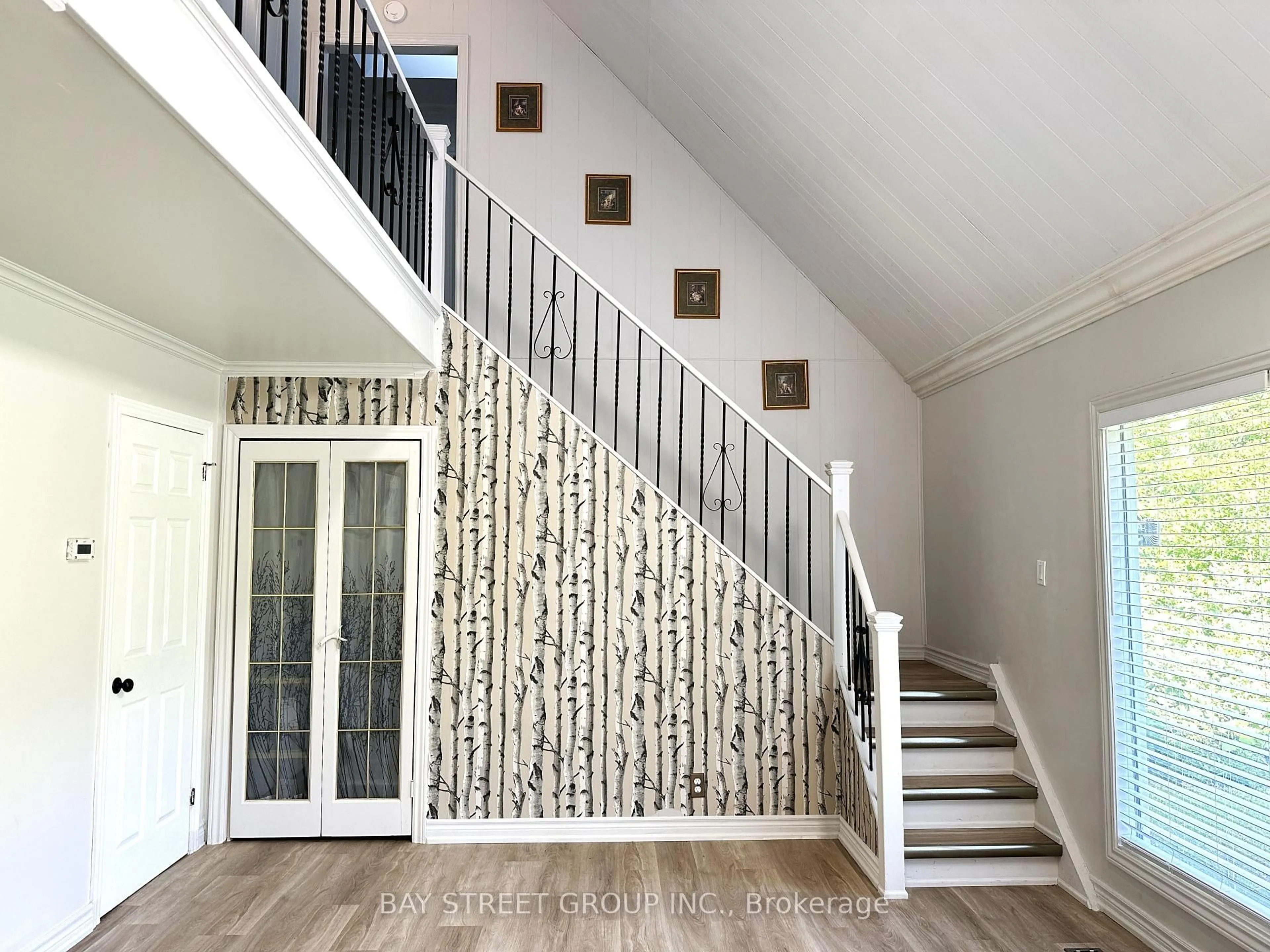 Indoor entryway for 7258 9th Line, New Tecumseth Ontario L0G 1A0