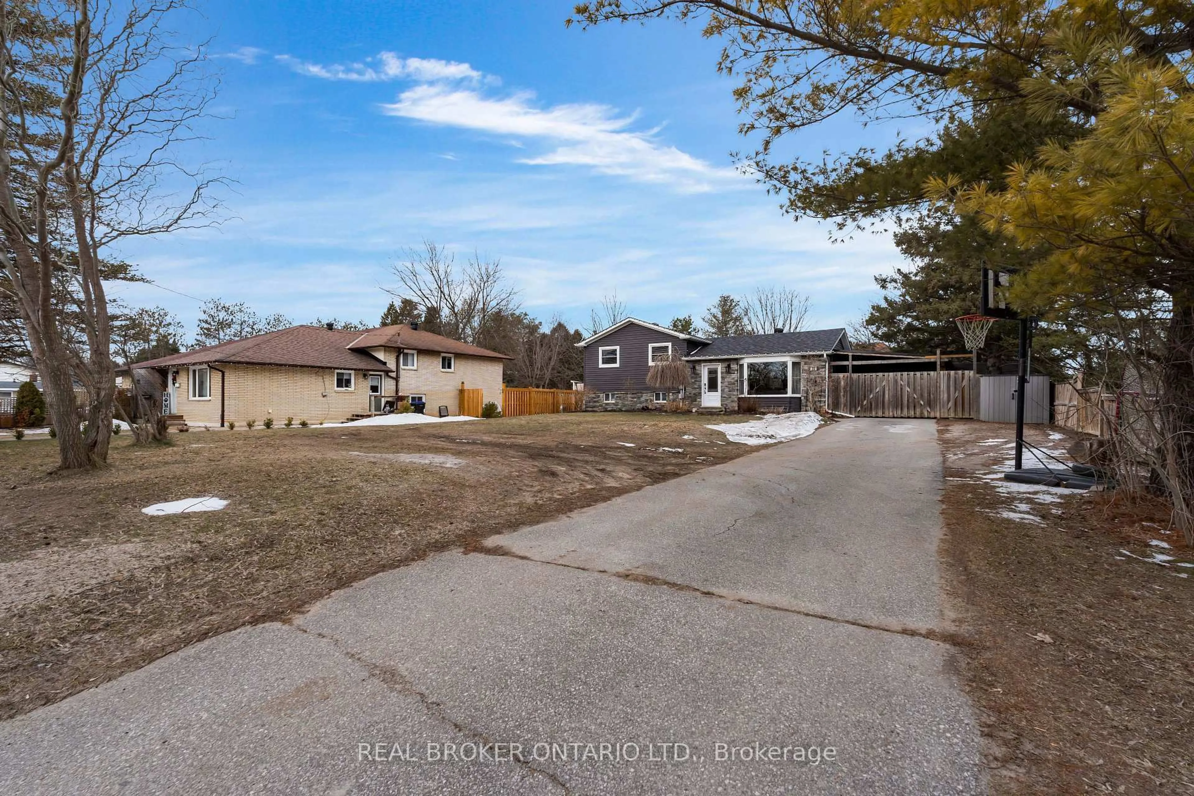 A pic from outside/outdoor area/front of a property/back of a property/a pic from drone, street for 213 Centre St, Essa Ontario L0M 1B0
